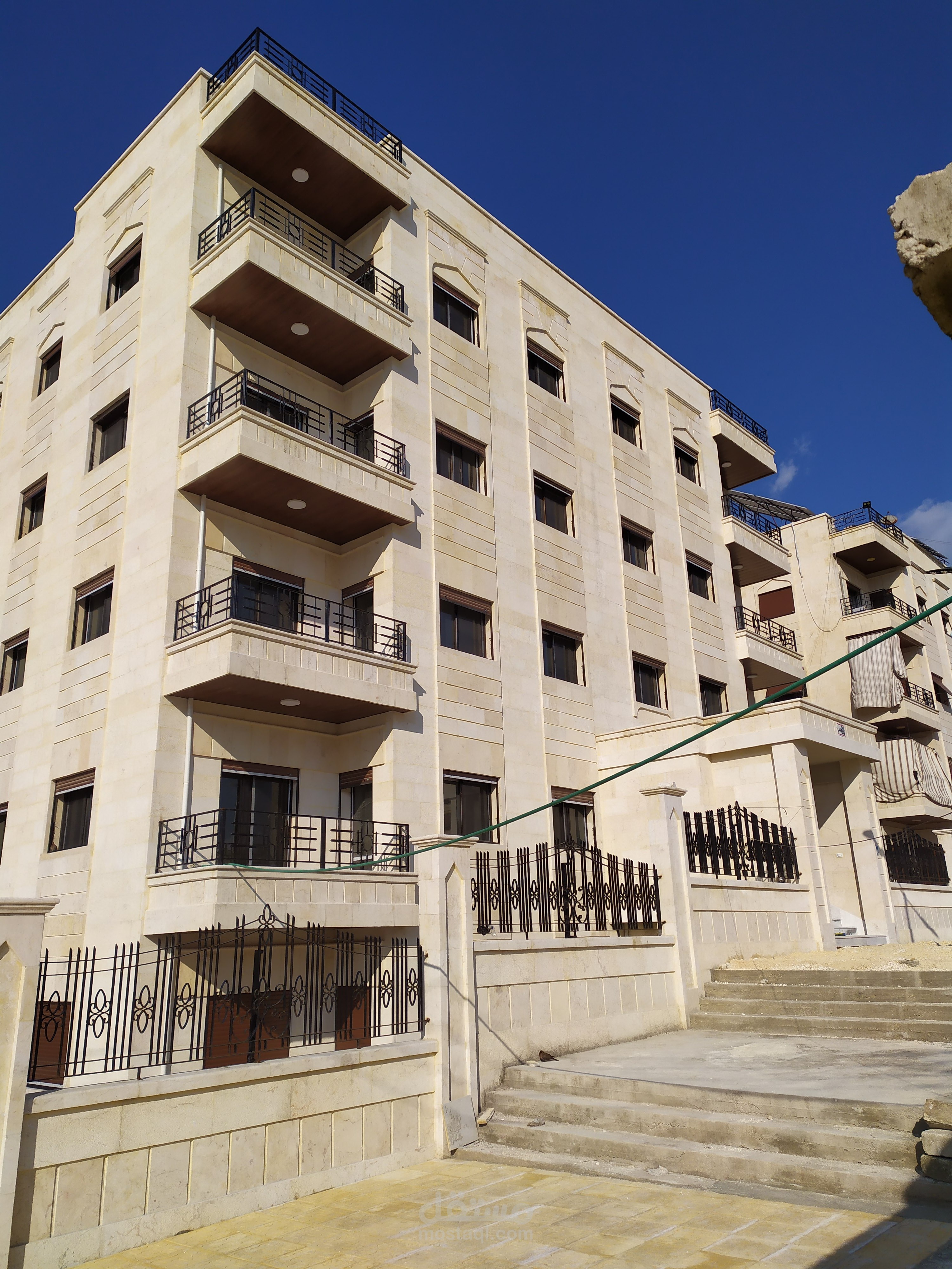 مهندس تنفيذ و دراسات إنشائية استشاري في مجال إنشاء الأبنية السكنية
