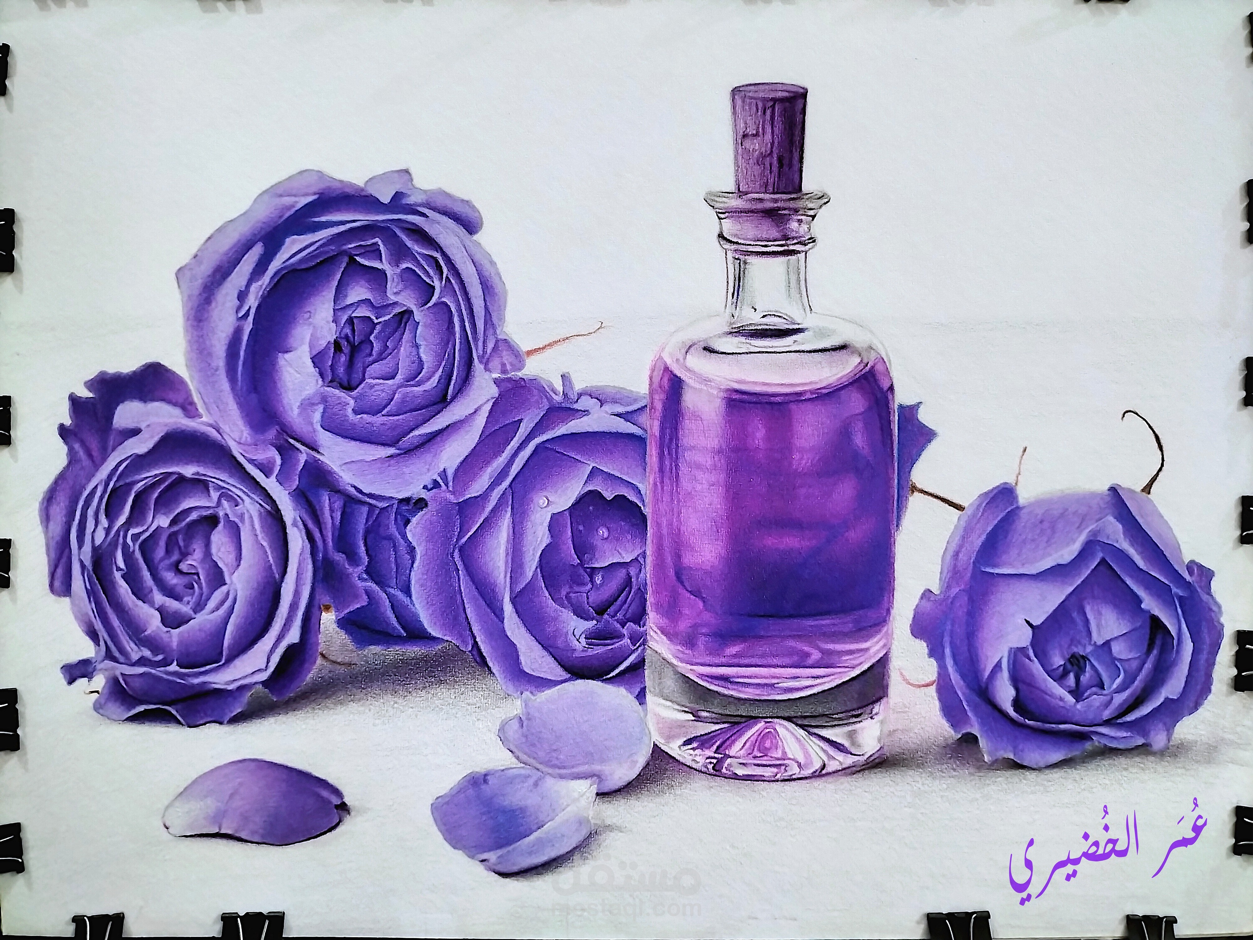 رسم واقعي مبهج (زجاجة عطر وأزهار)