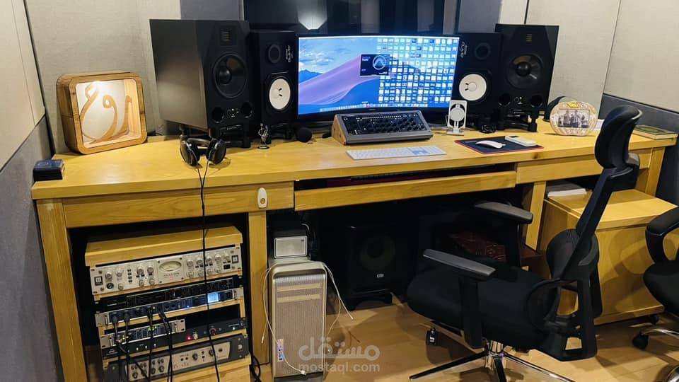 انا  مهندس صوت محترف للاغاني والاناشيد والفويس اوفر والقران الكريم