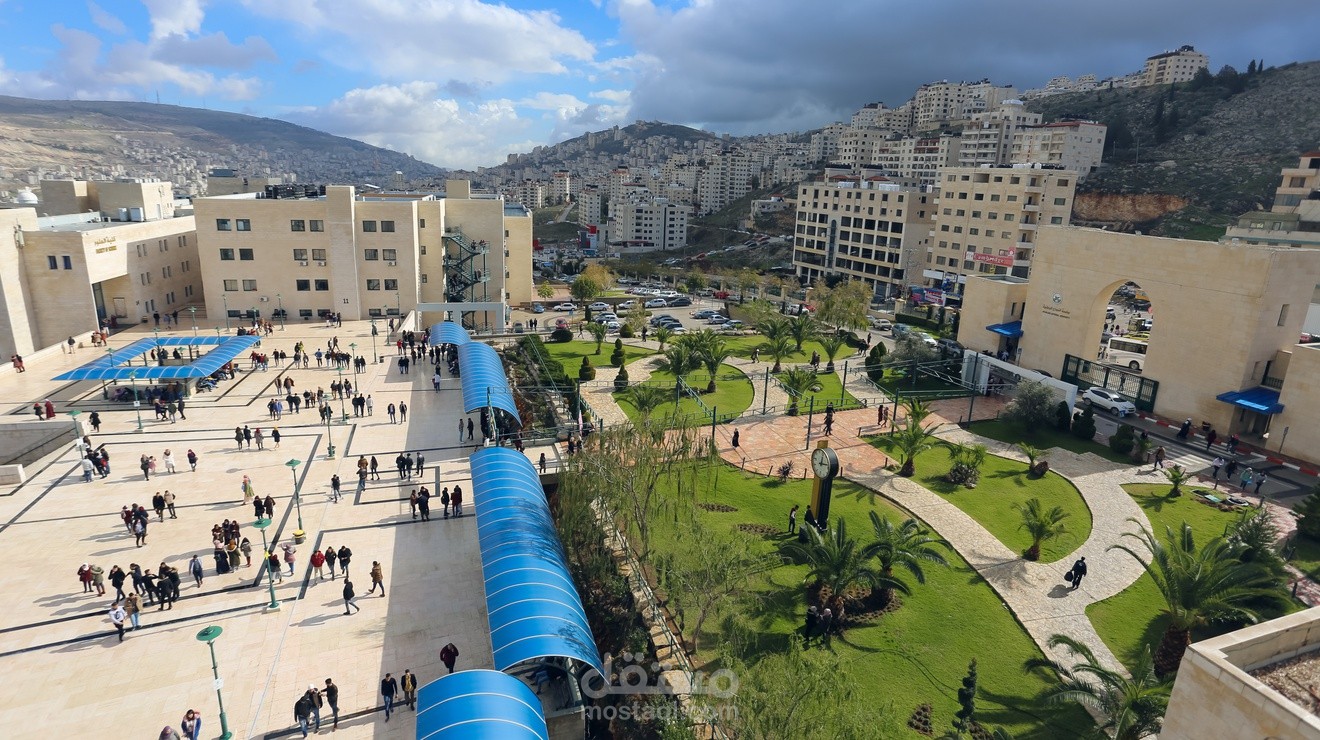 ادارة وصناعة محتوى لصفحة الفيسبوك الرسمية التابعة لجامعة النجاح الوطنية