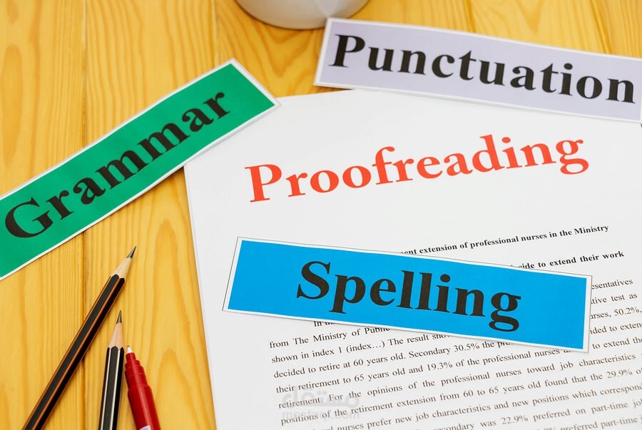 التدقيق اللغوي باللغتين العربية والإنجليزية