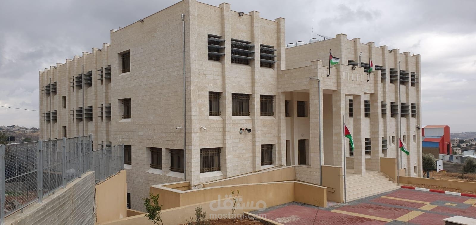 تصميم العناصر الانشائية المستخدمة في  مبنى مدرسة العهد في مدينة الخليل – فلسطين