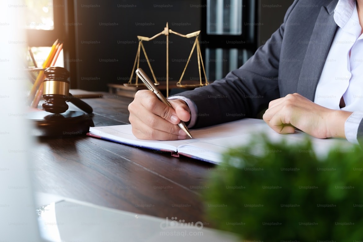 عقد تعديل شركة تضامن وعقد بيع أرض