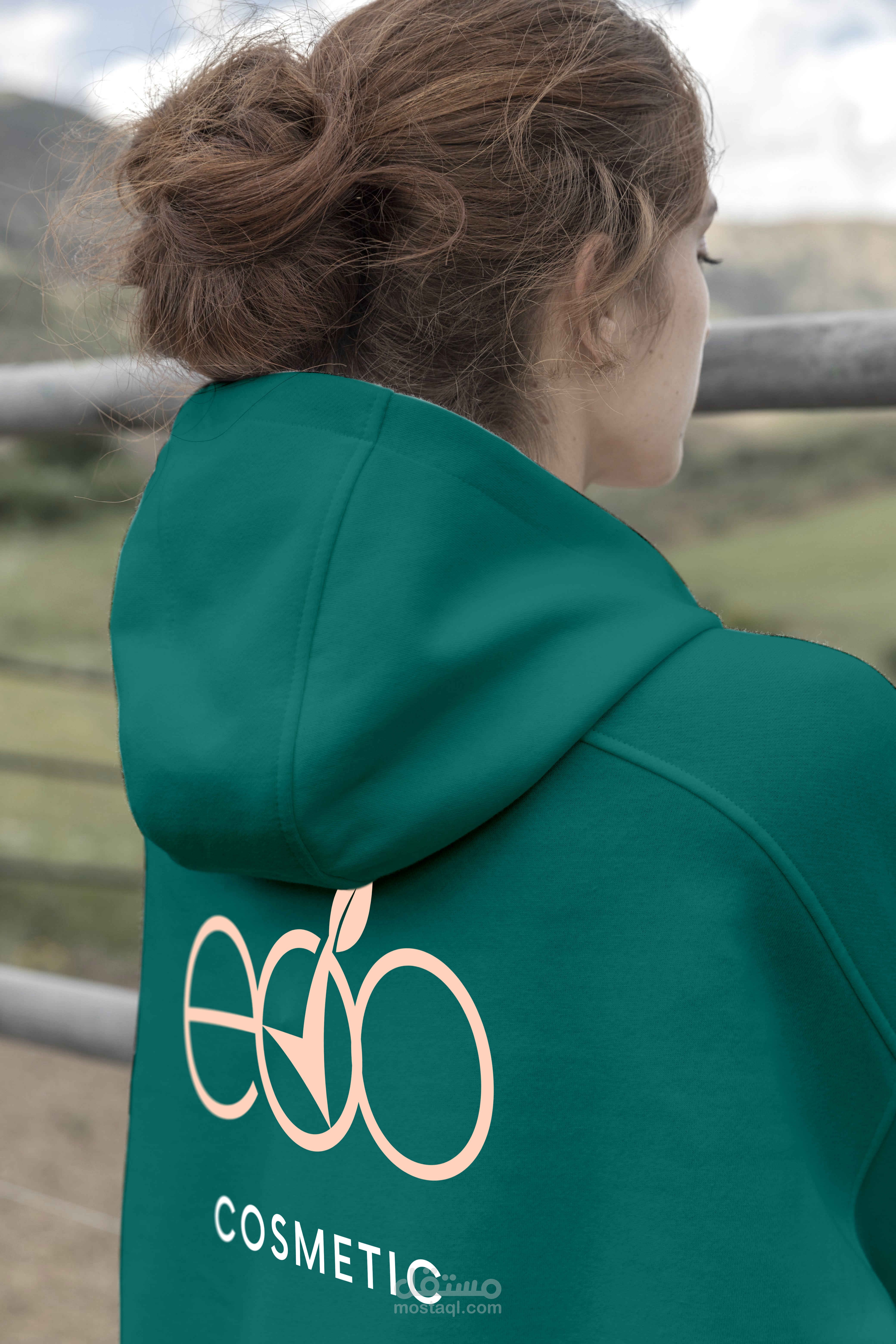 تصميم  شعار لشركة مواد تجميل.