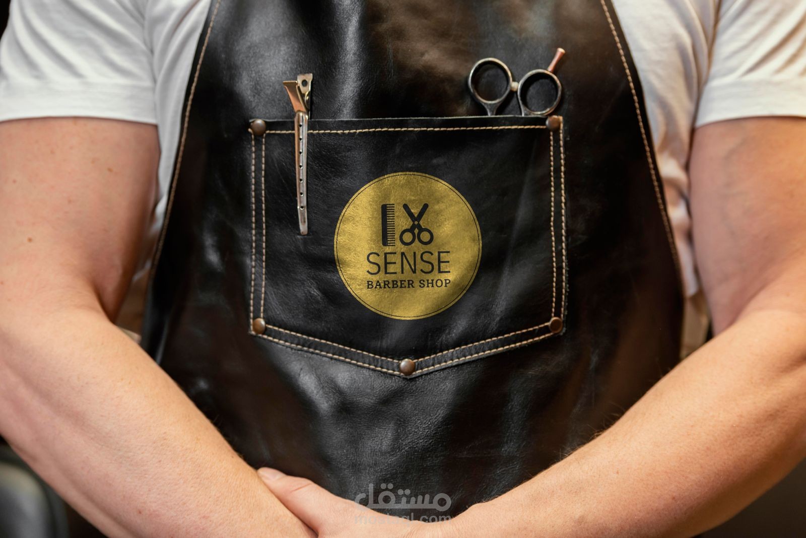 تصميم لوجو وغيره لمحل حلاقه.