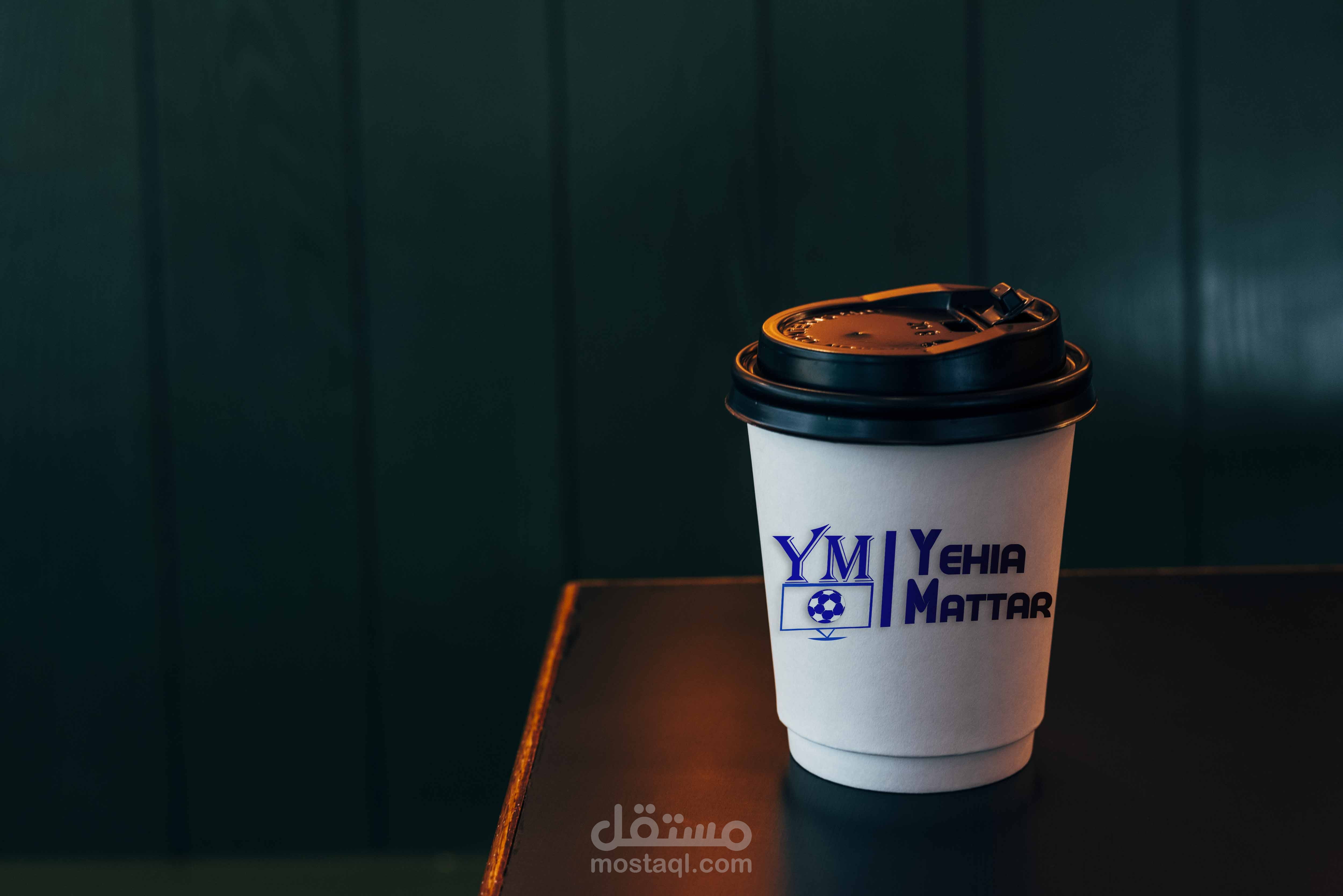 عرض لوجو علي كوب قهوة