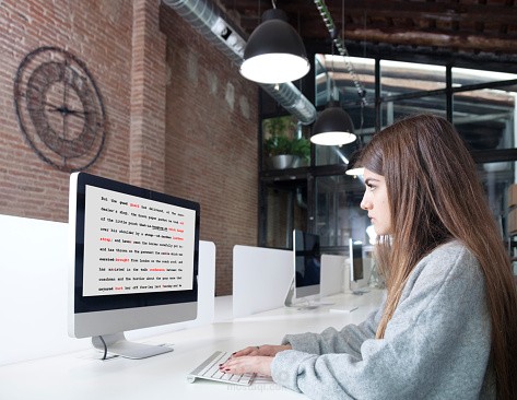 التدقيق اللغوي والنحوي ''Proofreading'' بإستخدام برنامج الوورود ''Word''.