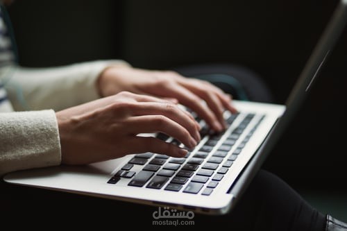 كتابة مقال باللغة الإنجليزية.