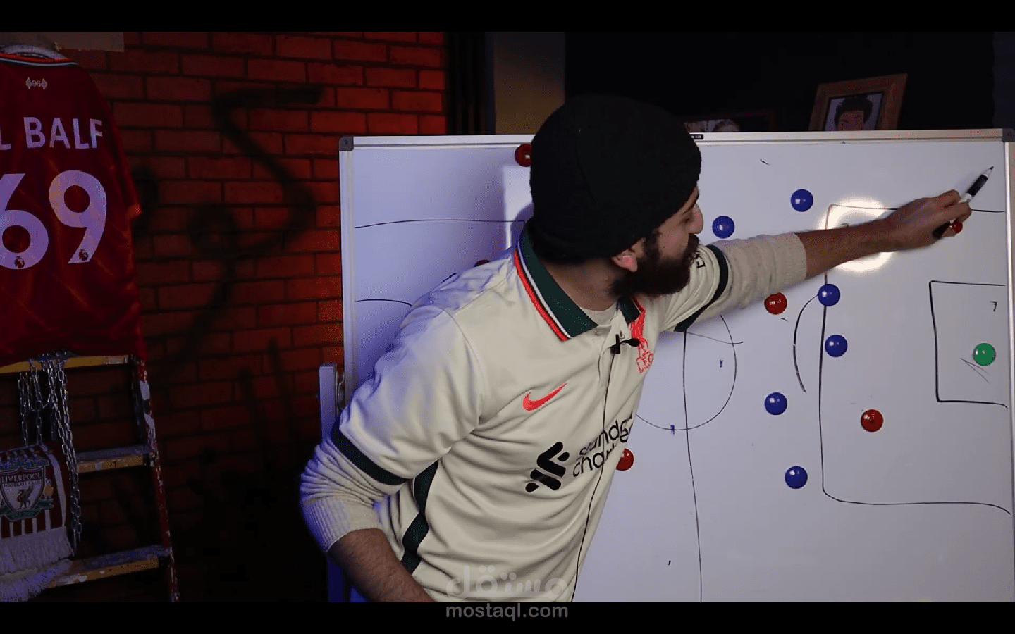 فيديو تحليل مباريات كورة القدم بالدوري الانجليزي