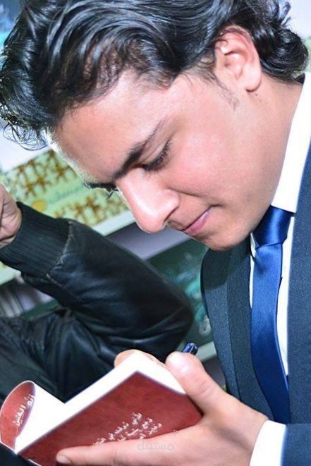 كاتب وشاعر