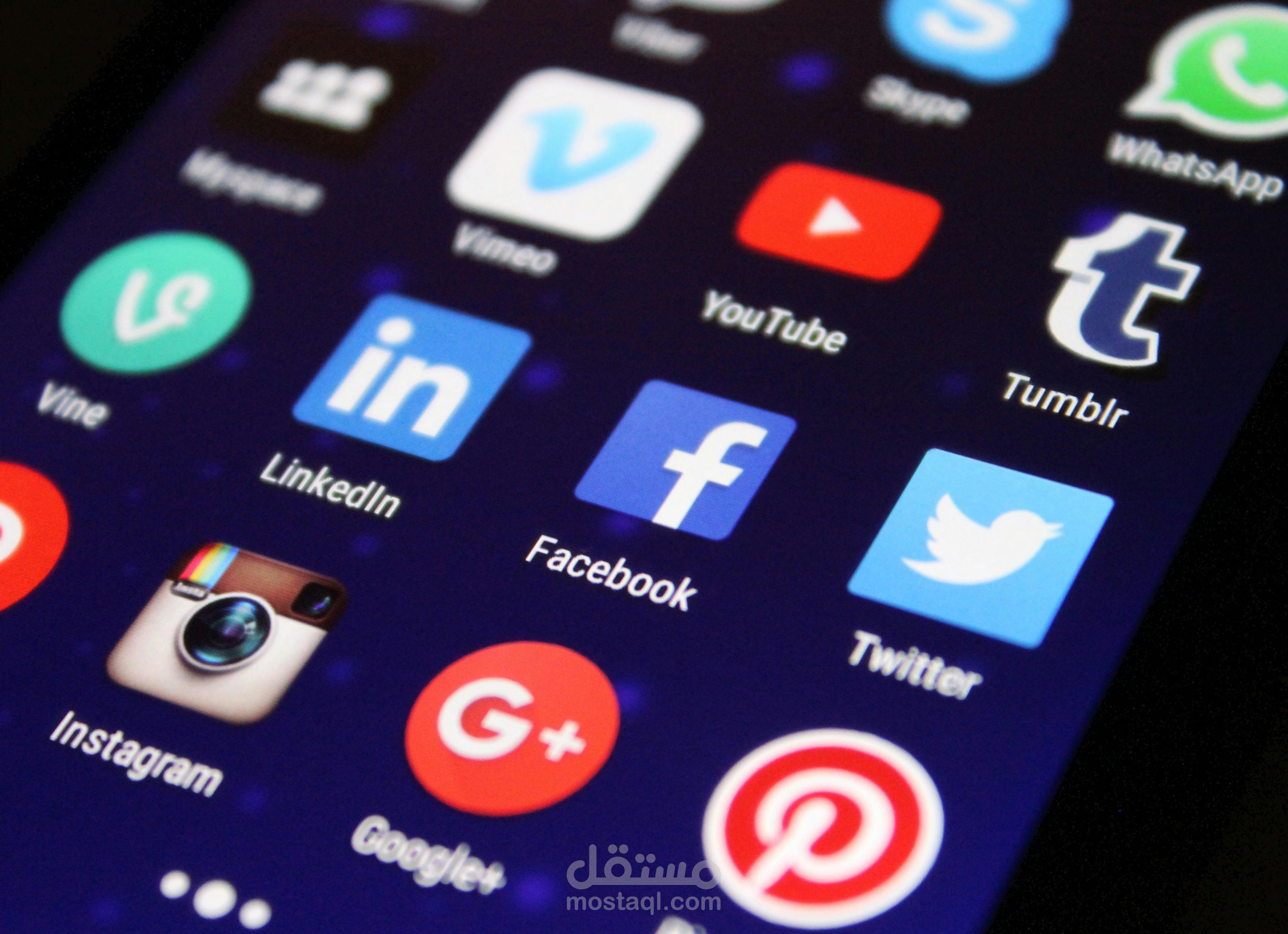 إعلانات ممولة عل جميع المنصات