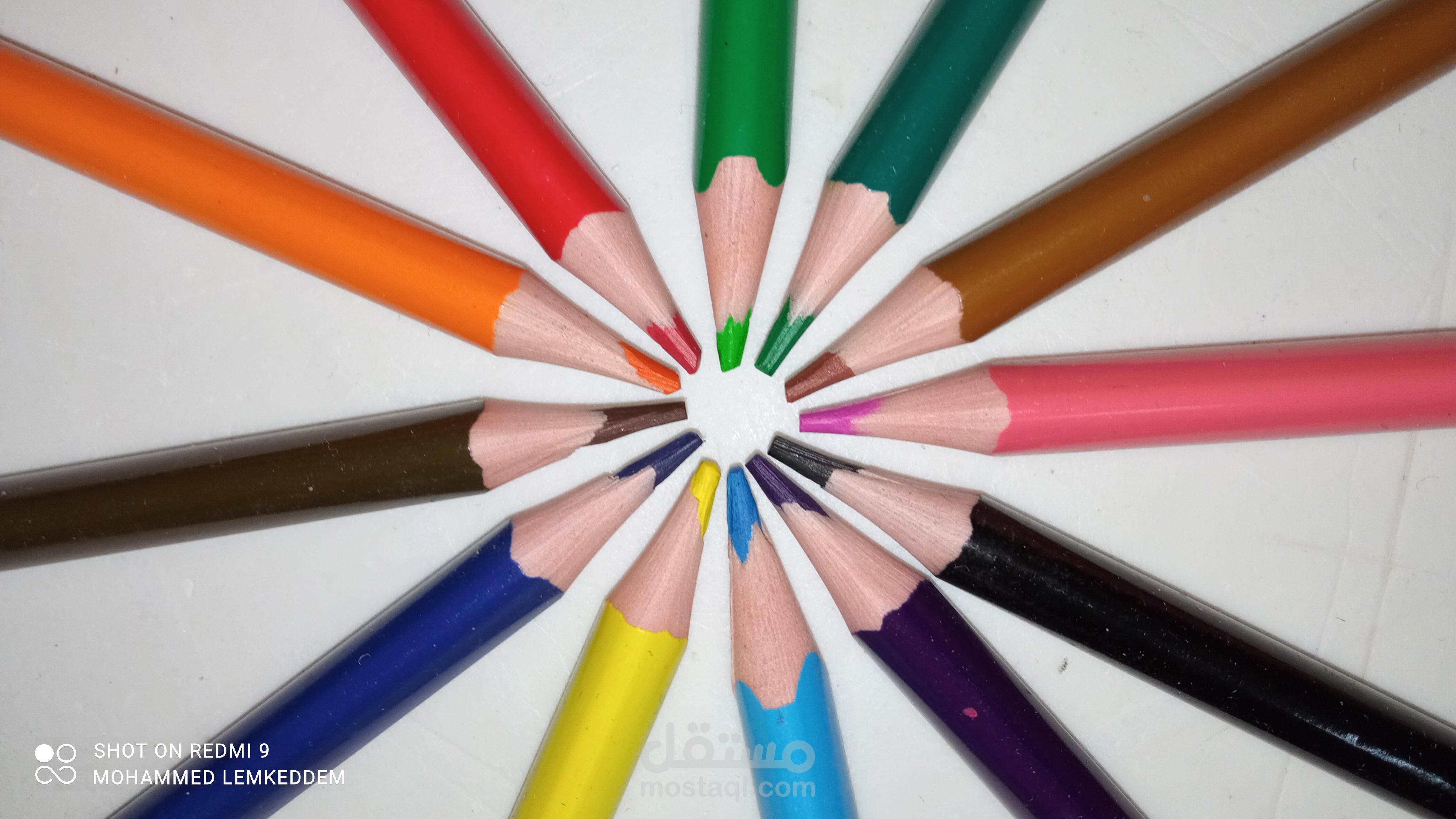 صورة من ابداعي لإقلام تلوين بشكل دائري