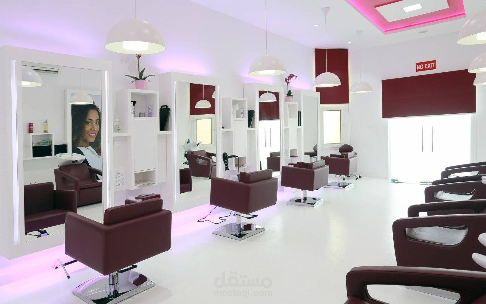 اعلان لمحل حلاقة
