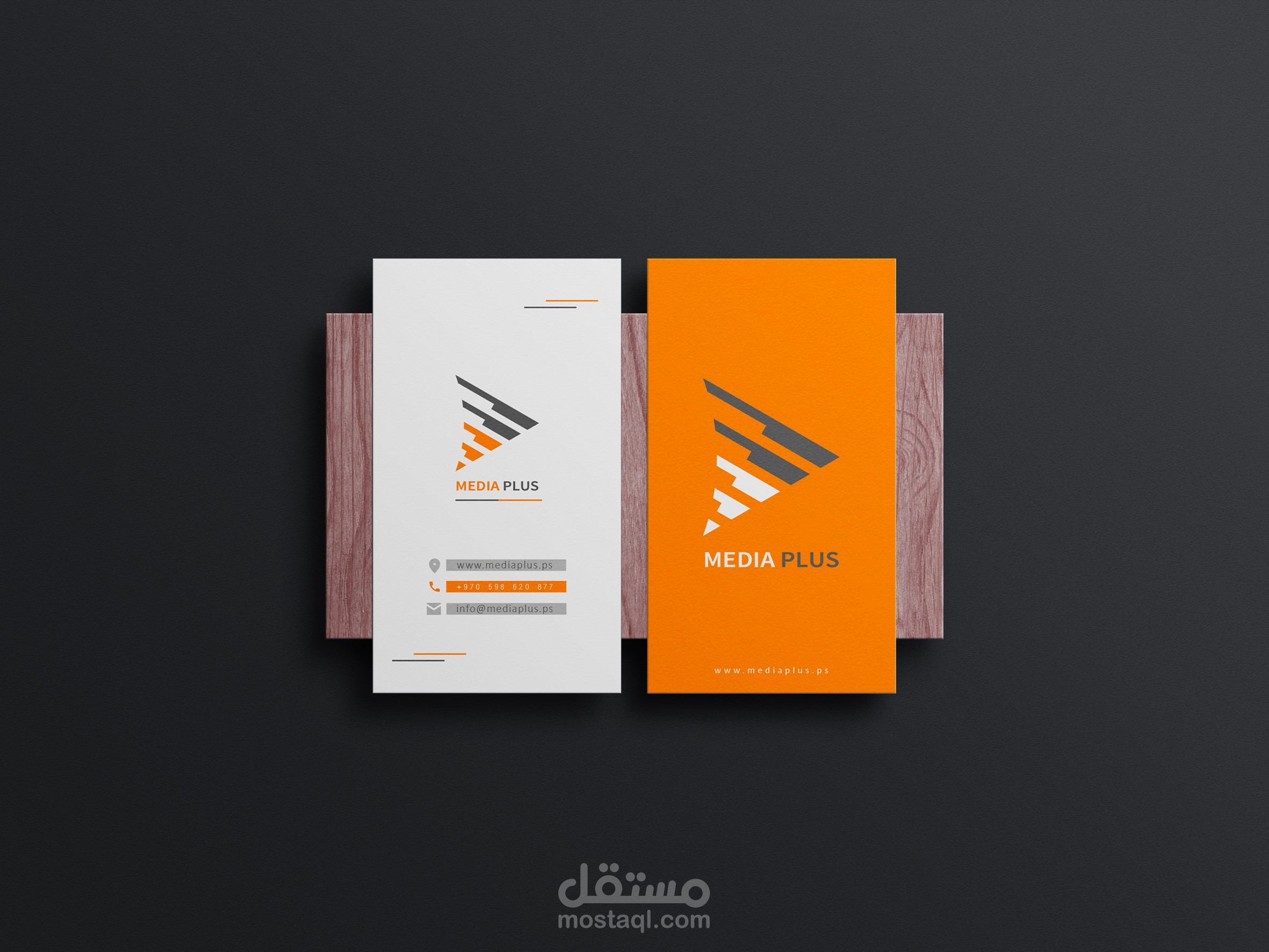 تصميم بزنس كارد بدقّة عالية.