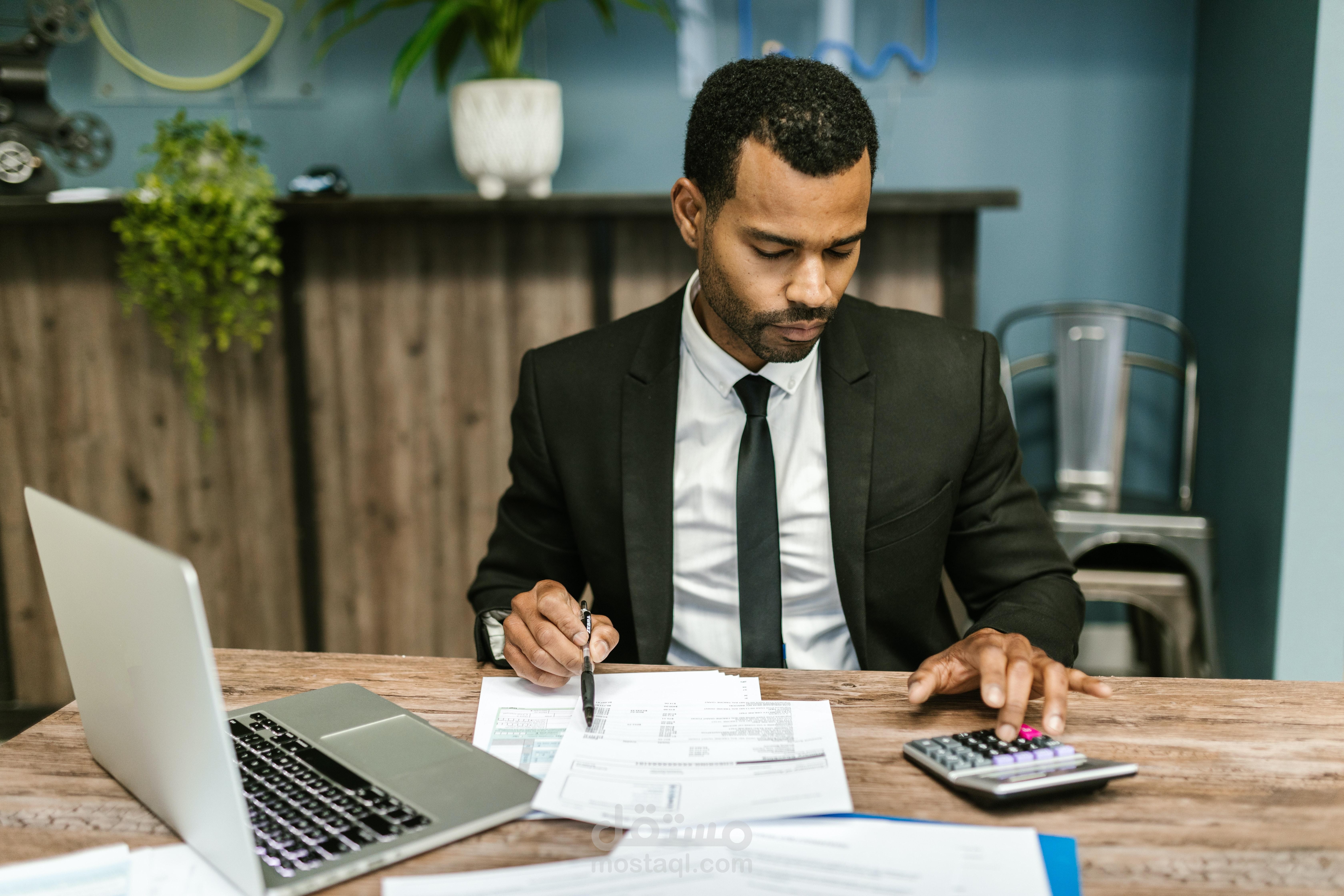 إدارة الدورة مستندية للتعاقدات والالتزامات المالية ومتابعة النفقات
