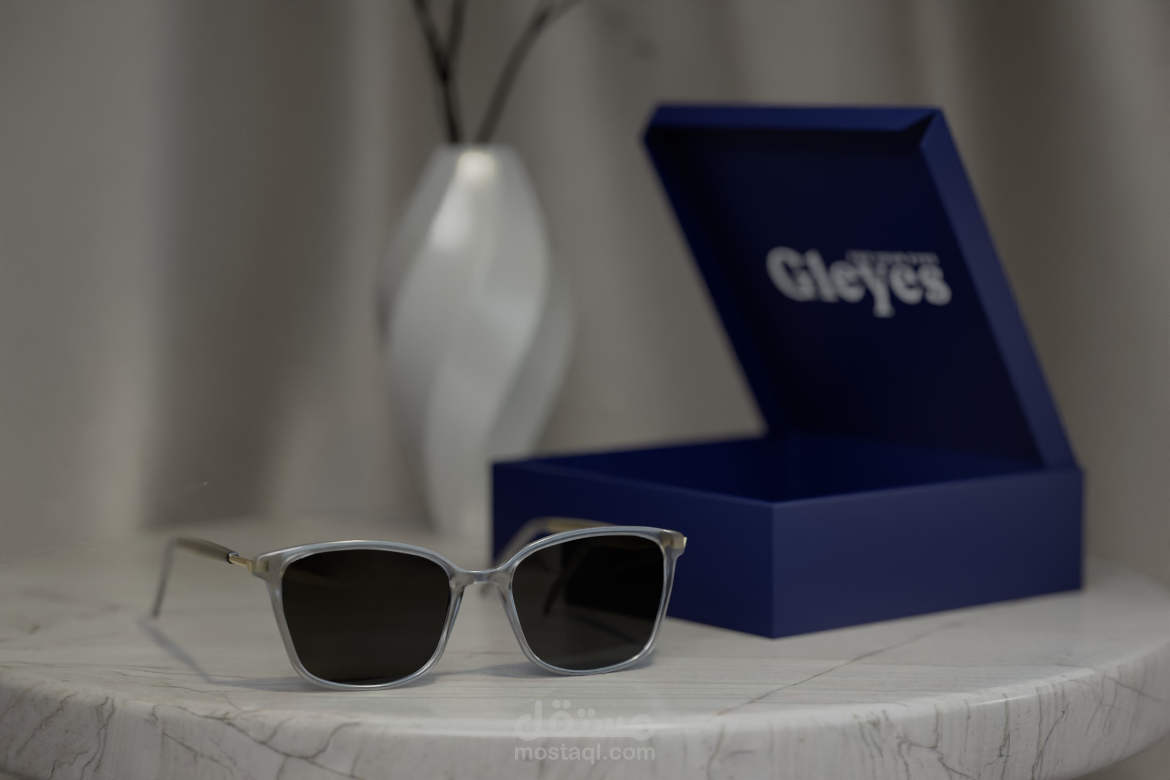تصميم ثلاثي الأبعاد واقعي لنظارة شمسية ماركة"Ray-Ban"