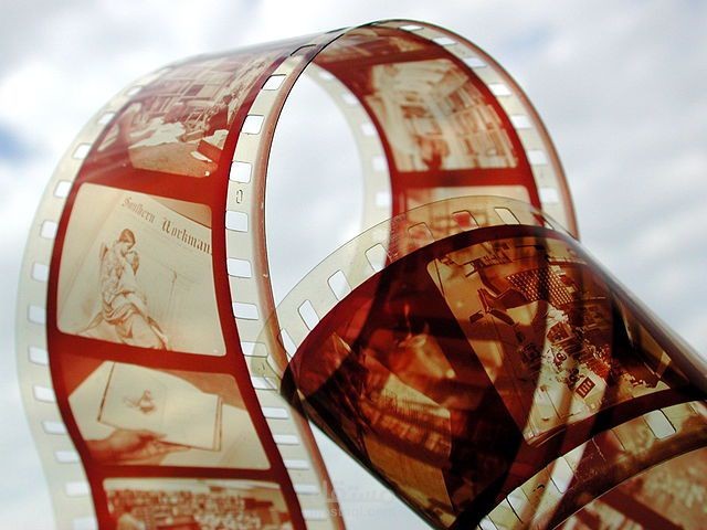 النقد المسرحي في جريدة عكاظ والرياض السعودية في الفترة (2010 –2022)