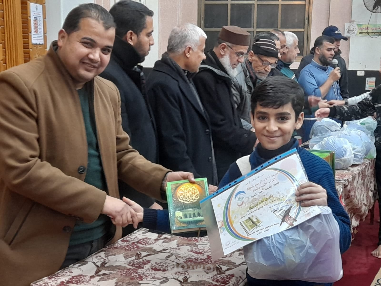 محفظ قرآن منذ عام 2002 ومشرف على حلقات التحفيظ بمخيم النصيرات ومدير مدرسة أحباب الرحمن لتحفيظ القرآن الكريم في مخيم النصيرات وسط قطاع غزة