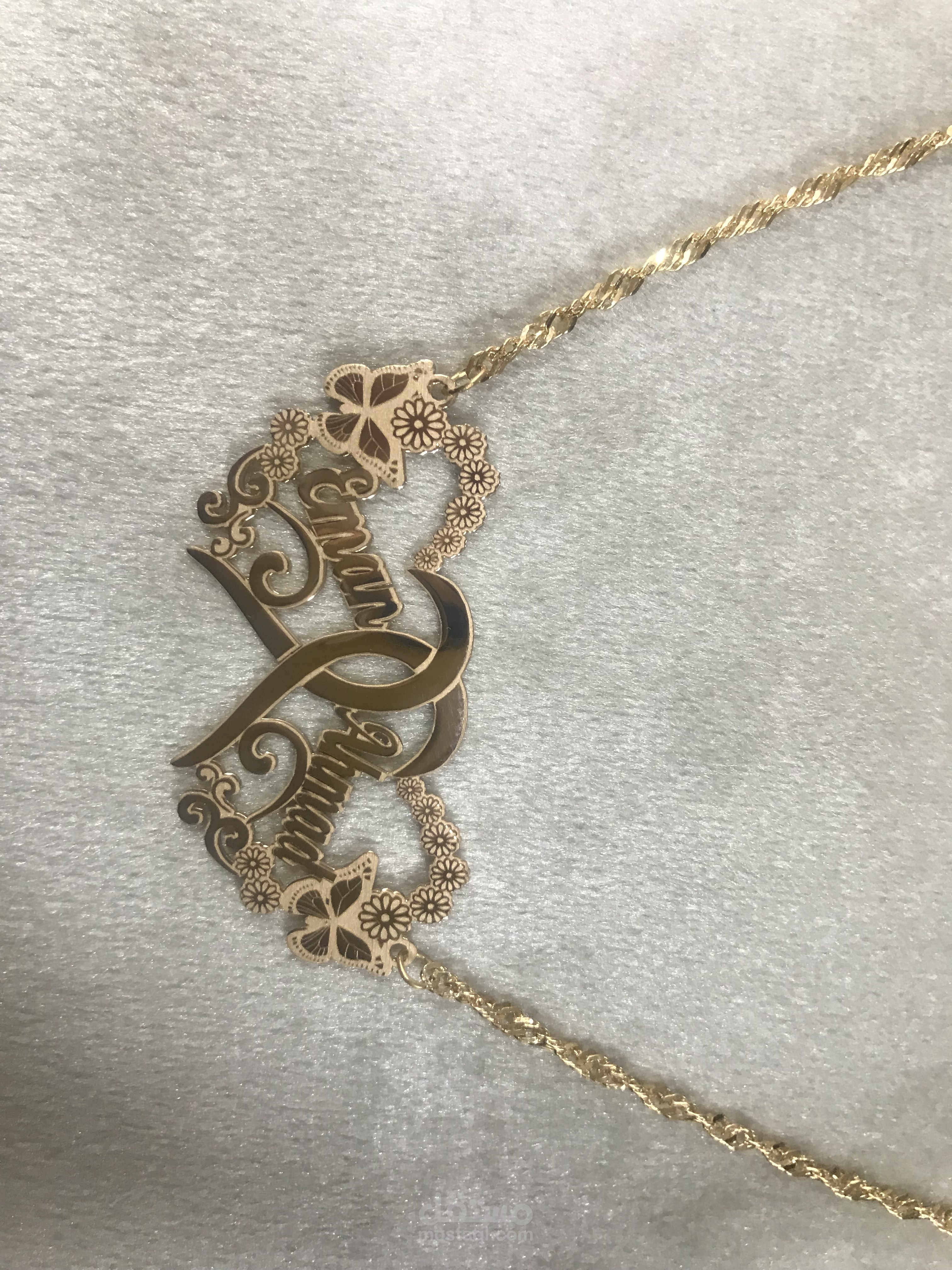 تصميم تعليقة طوق ذهب اسمين مع اطار للقص على مكنة الليزر