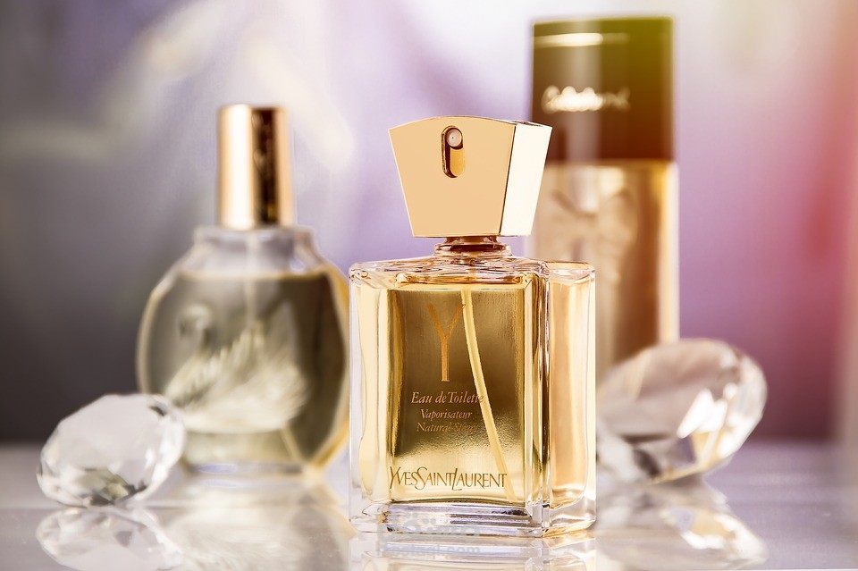 كتابة محتوى بروفايل متجر عطور سعودي