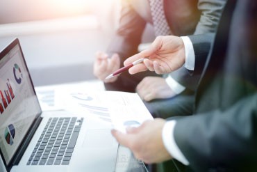 القيام بتحليل المالي للمنافسه