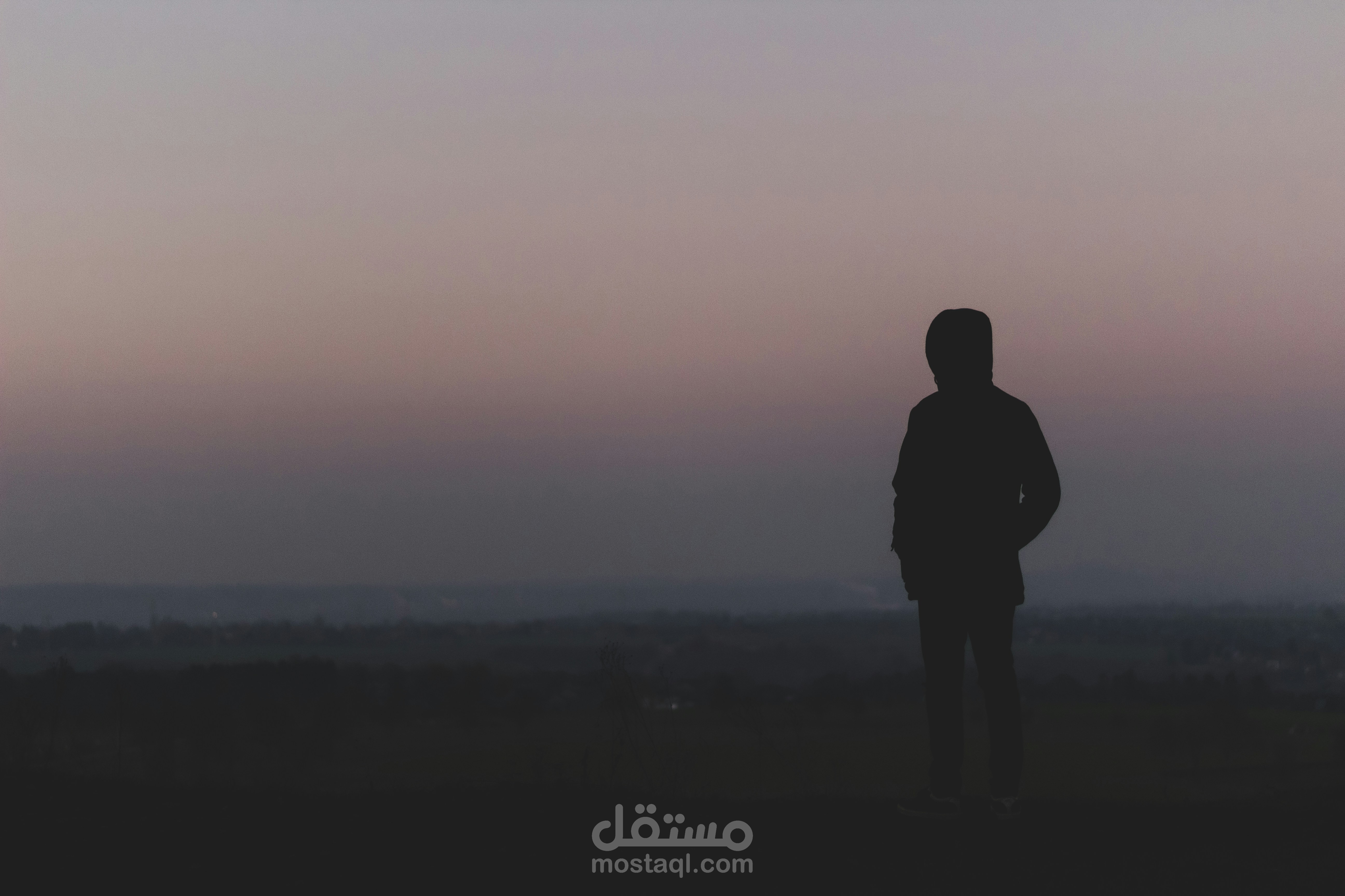 سجن الرفاهية: سيكولوجية الاستهلاك والتحرر النفسي