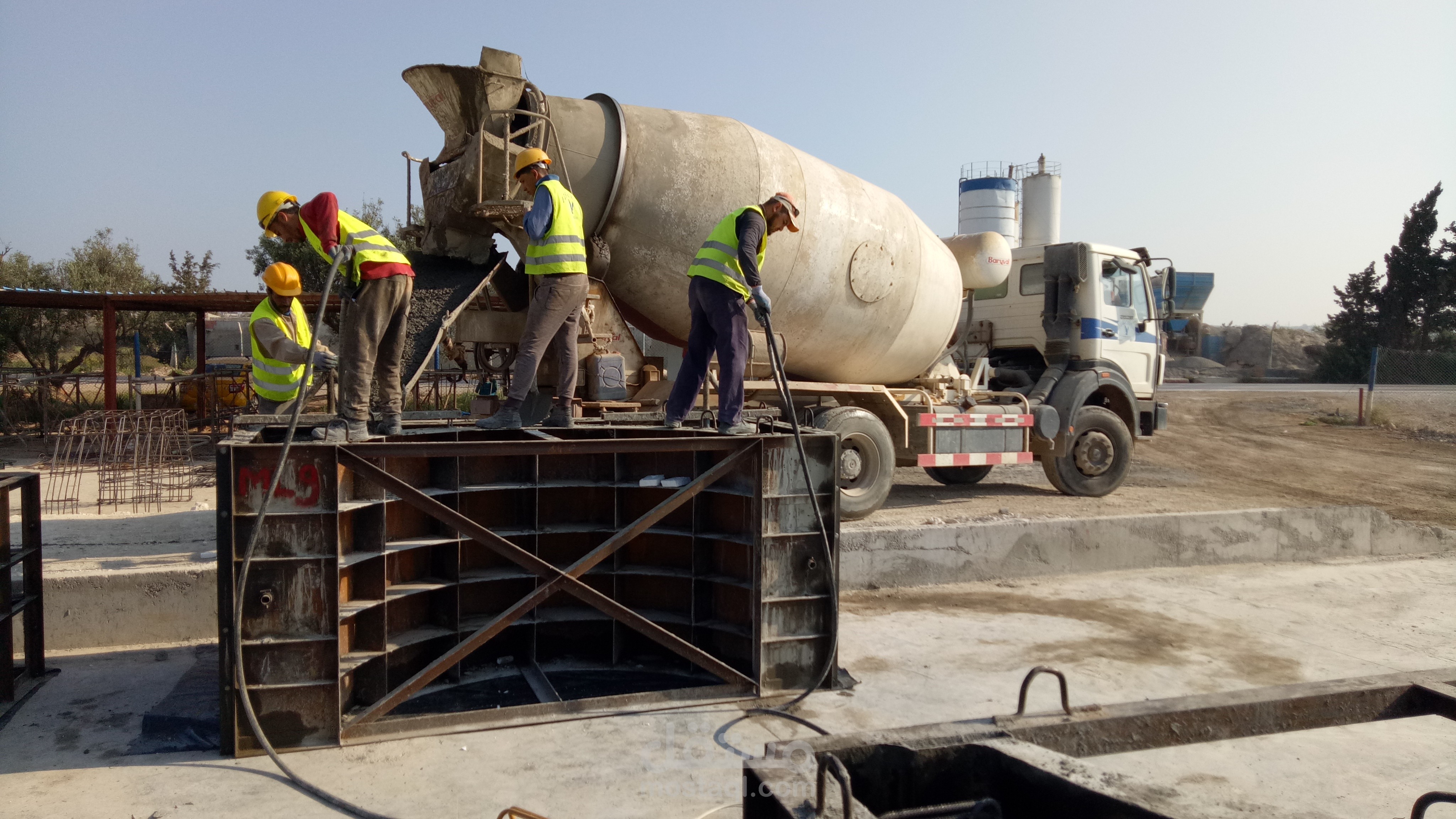 إدارة موقع تنفيذ أعمال خرسانية مسبقة الصنع