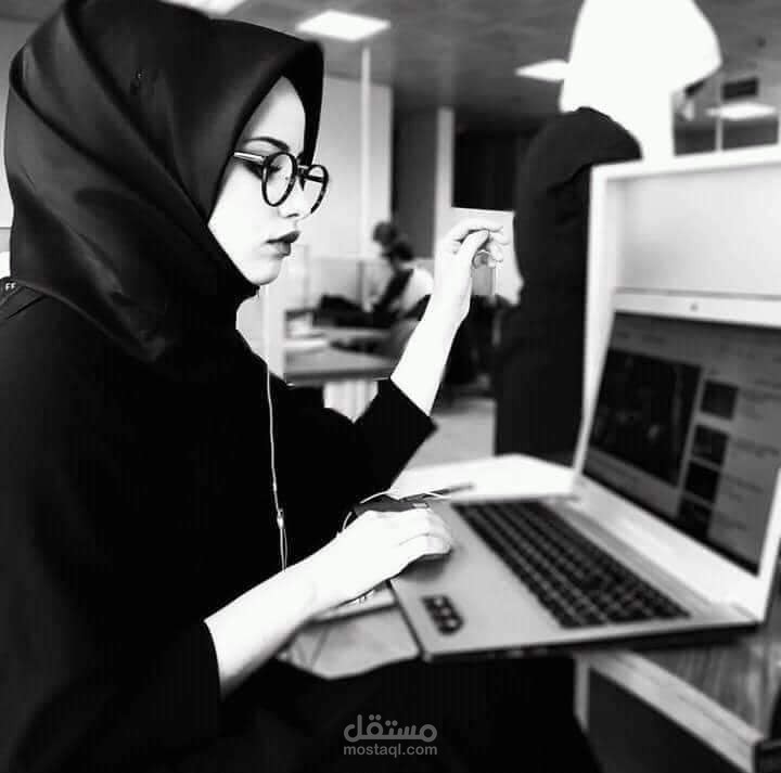 مترجمه ومصممه ومحررة