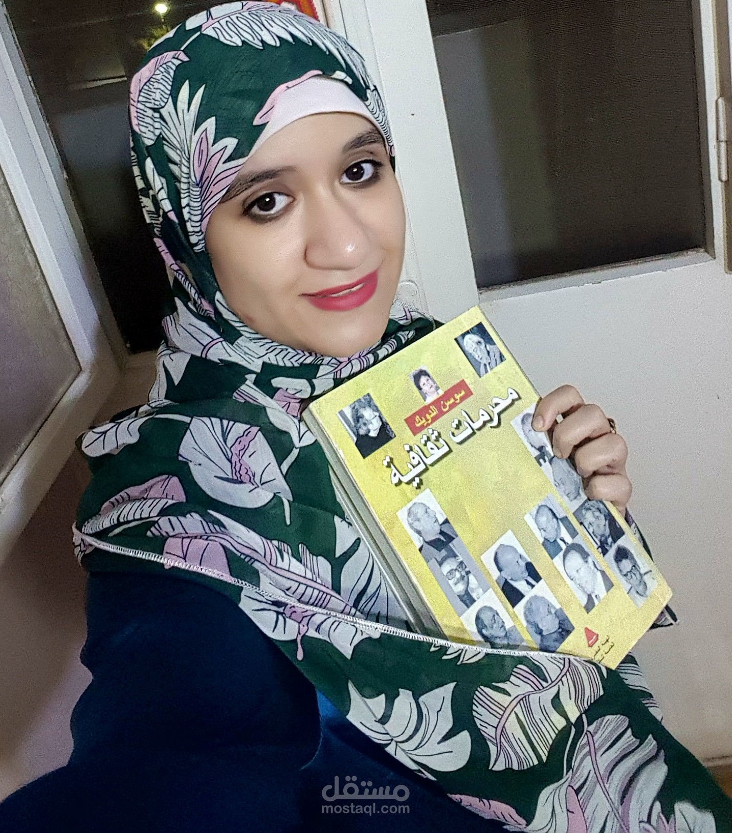 مقالات مراجعات للكتب والأعمال الأدبية