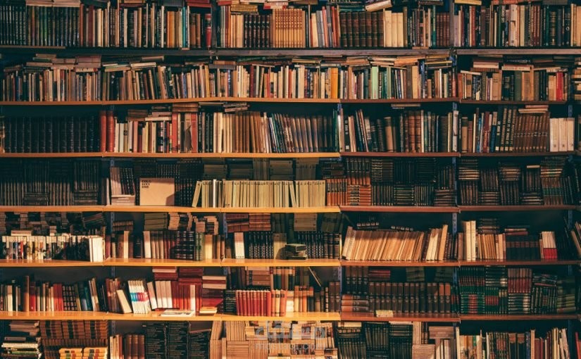 تلخيص الكتب والأبحاث باللغة العربية أو الإنجليزية.