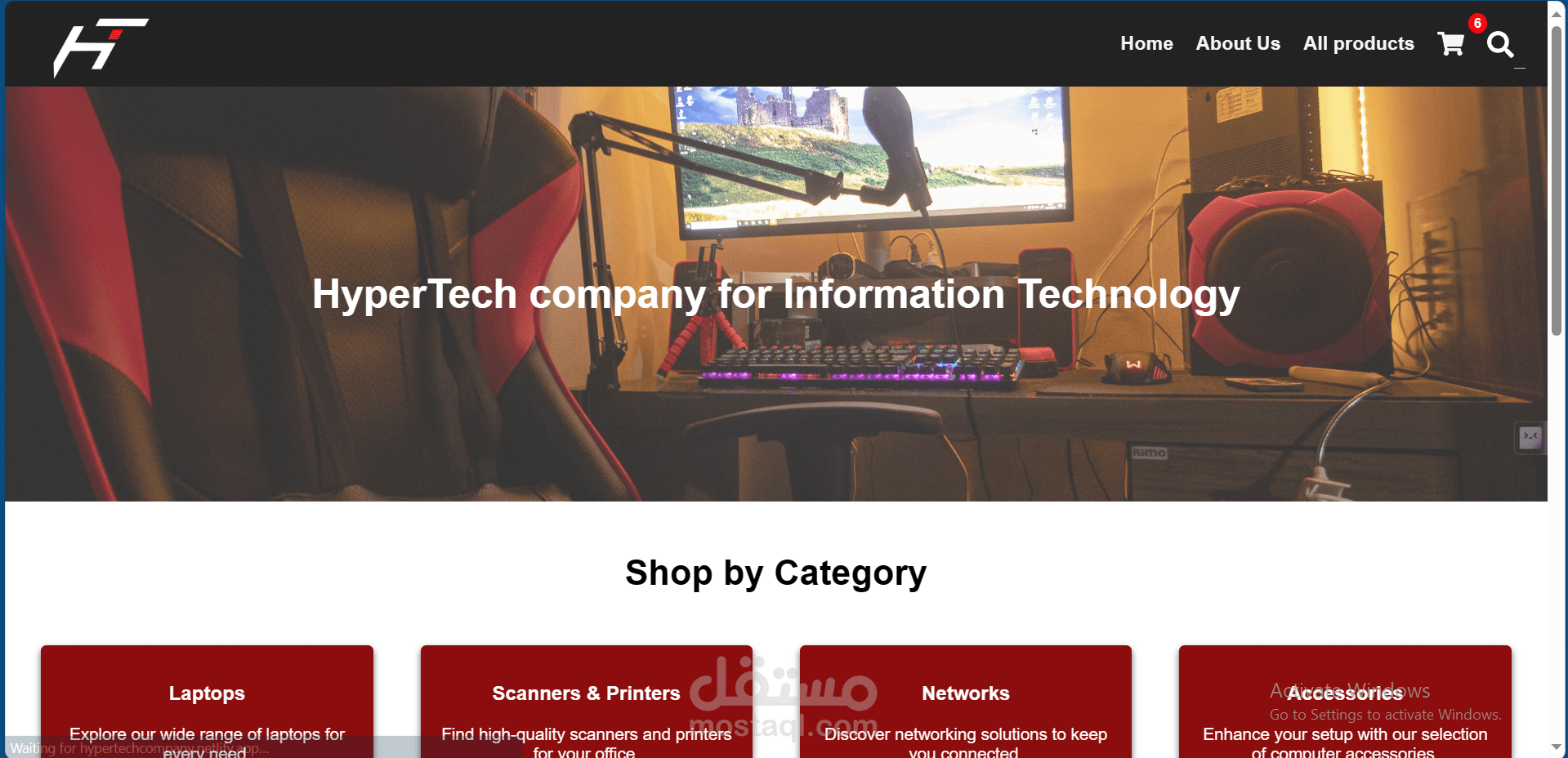 متجر لشركة بيع الكترونيات مع وجود لوحة تحكم