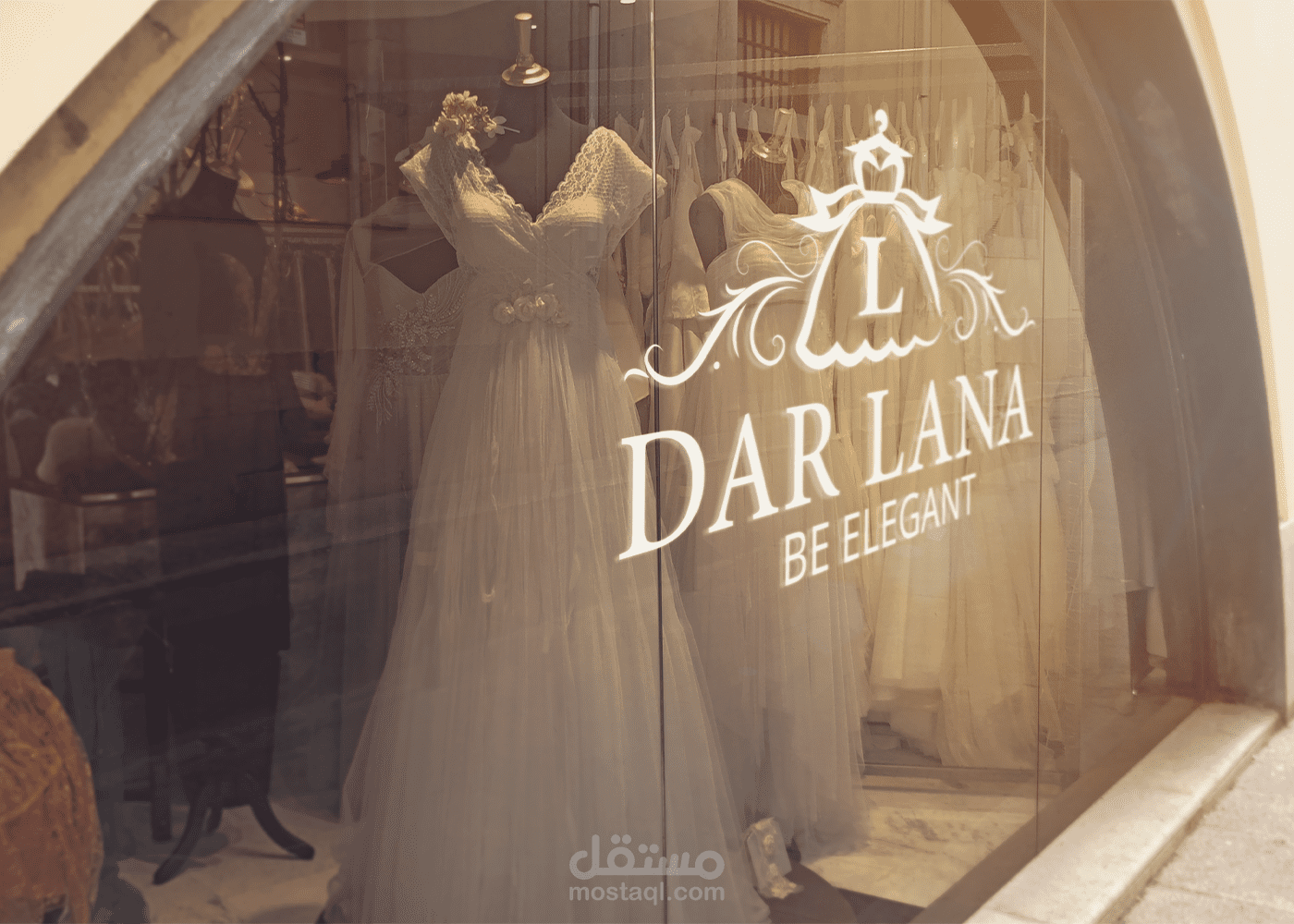 تصميم لوجو وهوية بصرية كاملة ل متجر بيع فساتين .