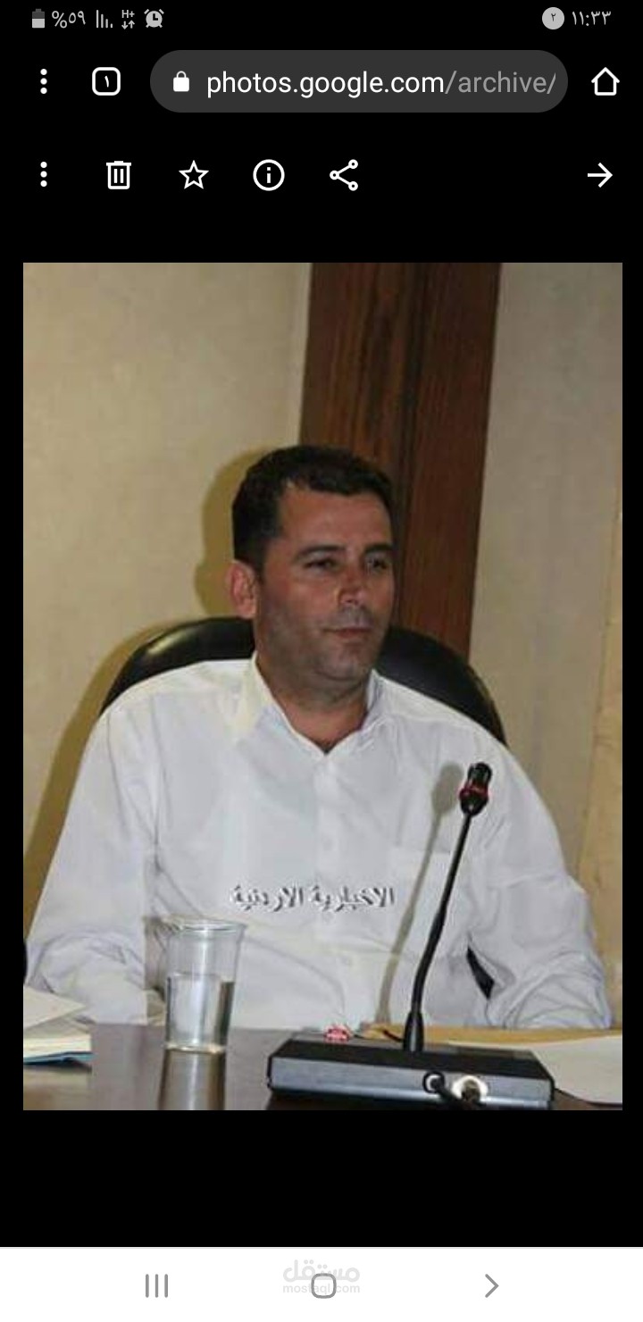 إدارة عامة وإدارة أعمال وادارة علاقات عامة بالاتجاهين الداخلي والخارجي وكاتب أدبي شاعر وممارس للادارة والعلاقات العامة في قطاع العمل العام