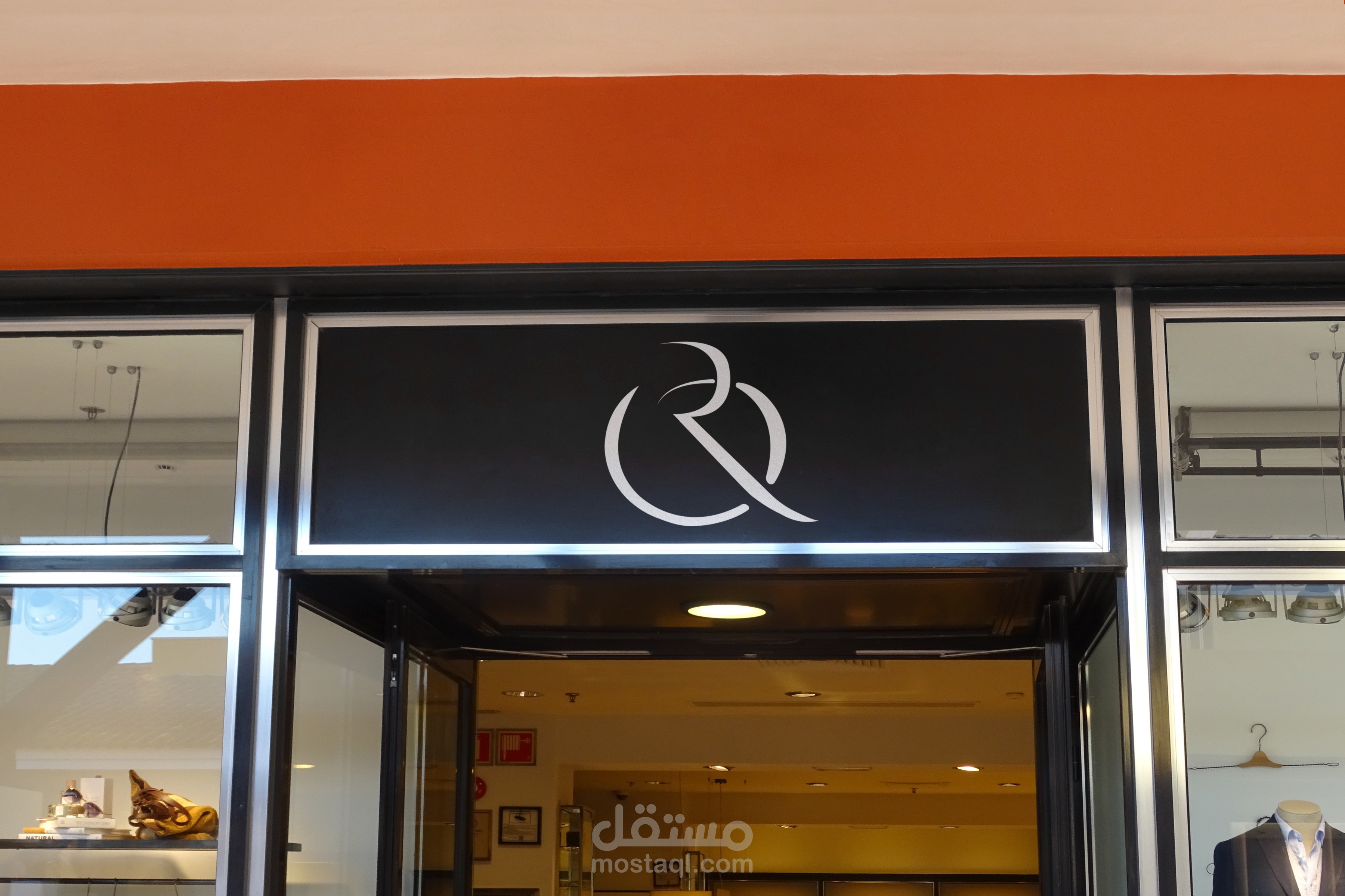 لوقو باستخدام حرفين O R