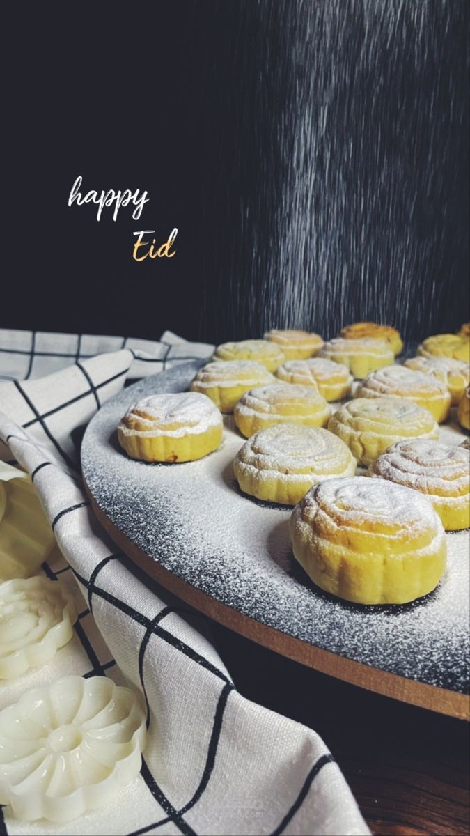وصف  حلويات شرقية و( معمول)