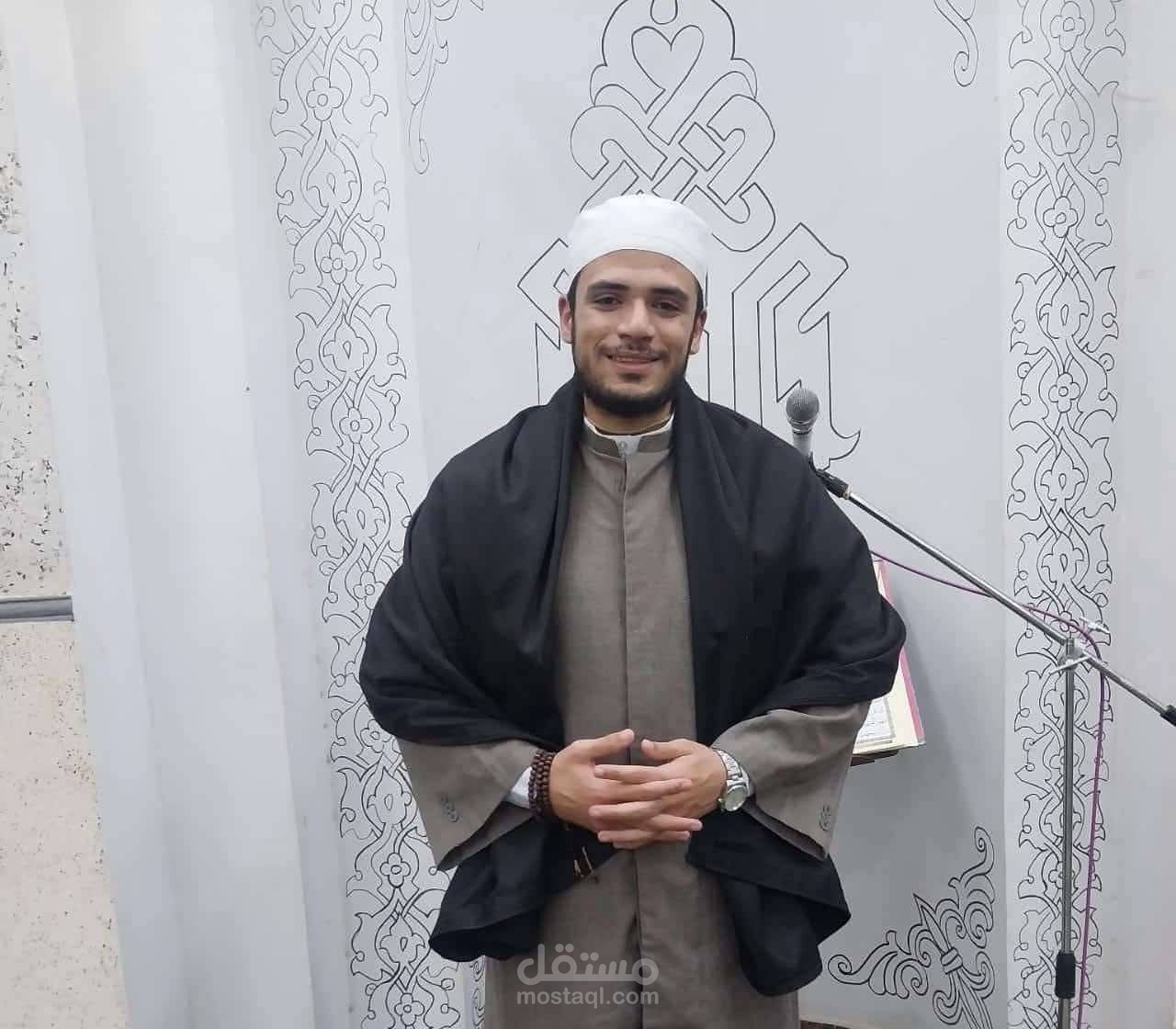 محفظ قرآن وإمام وخطيب