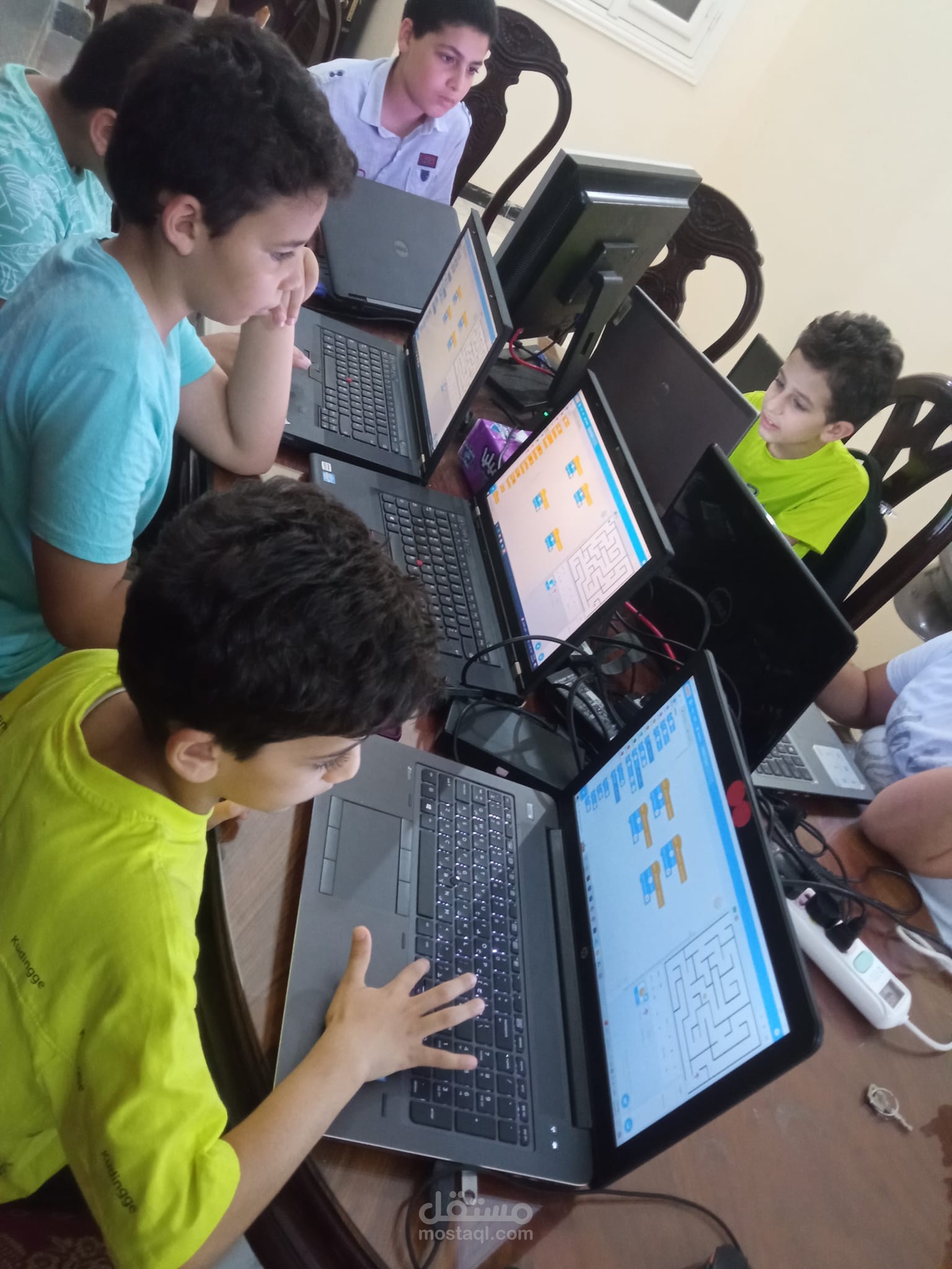 مشاريع تعليم البرمجة للأطفال والطلاب (من 2021 حتى الآن)