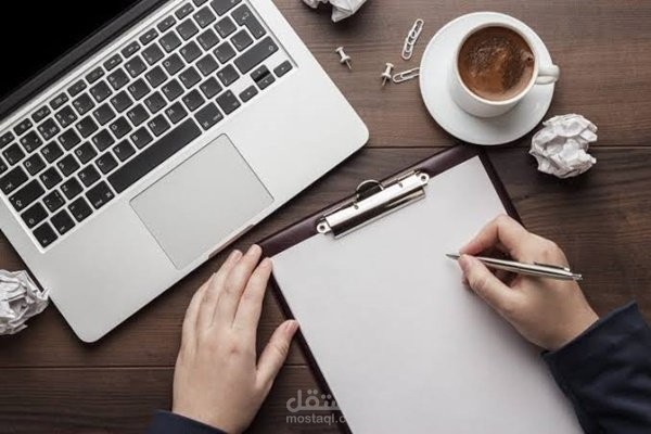 كاتب محتوى متوافق مع السيو وعوامل التصدر في محركات البحث