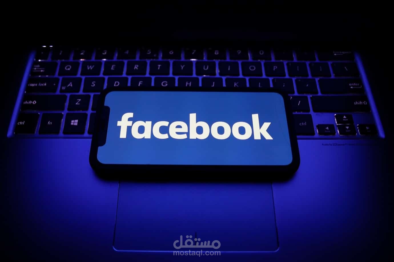 إنشاء وإطلاق حملة إعلانية لصفحة أحذية على فيسبوك