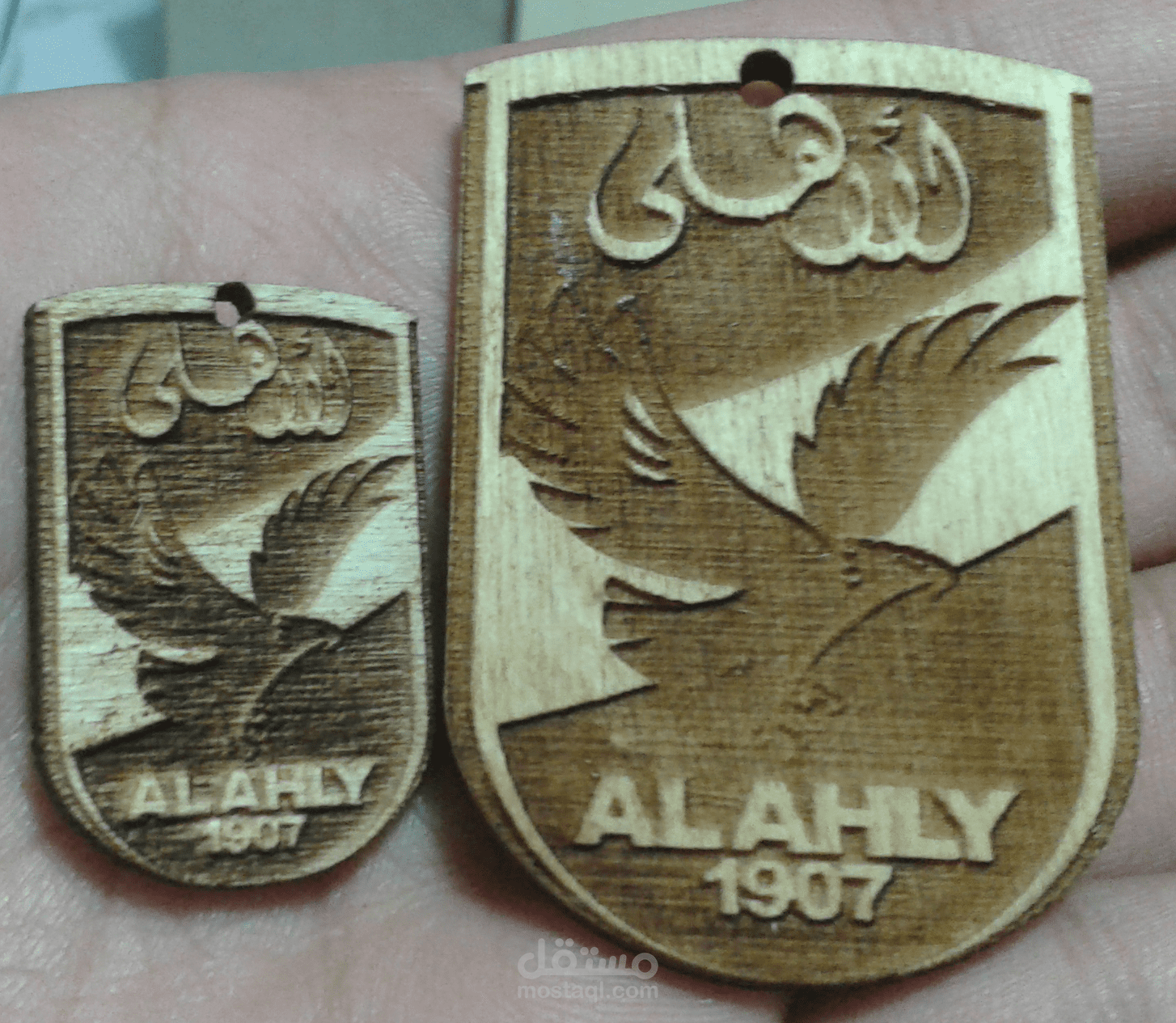 ميدالية محفور عليها لوجو النادي الأهلي