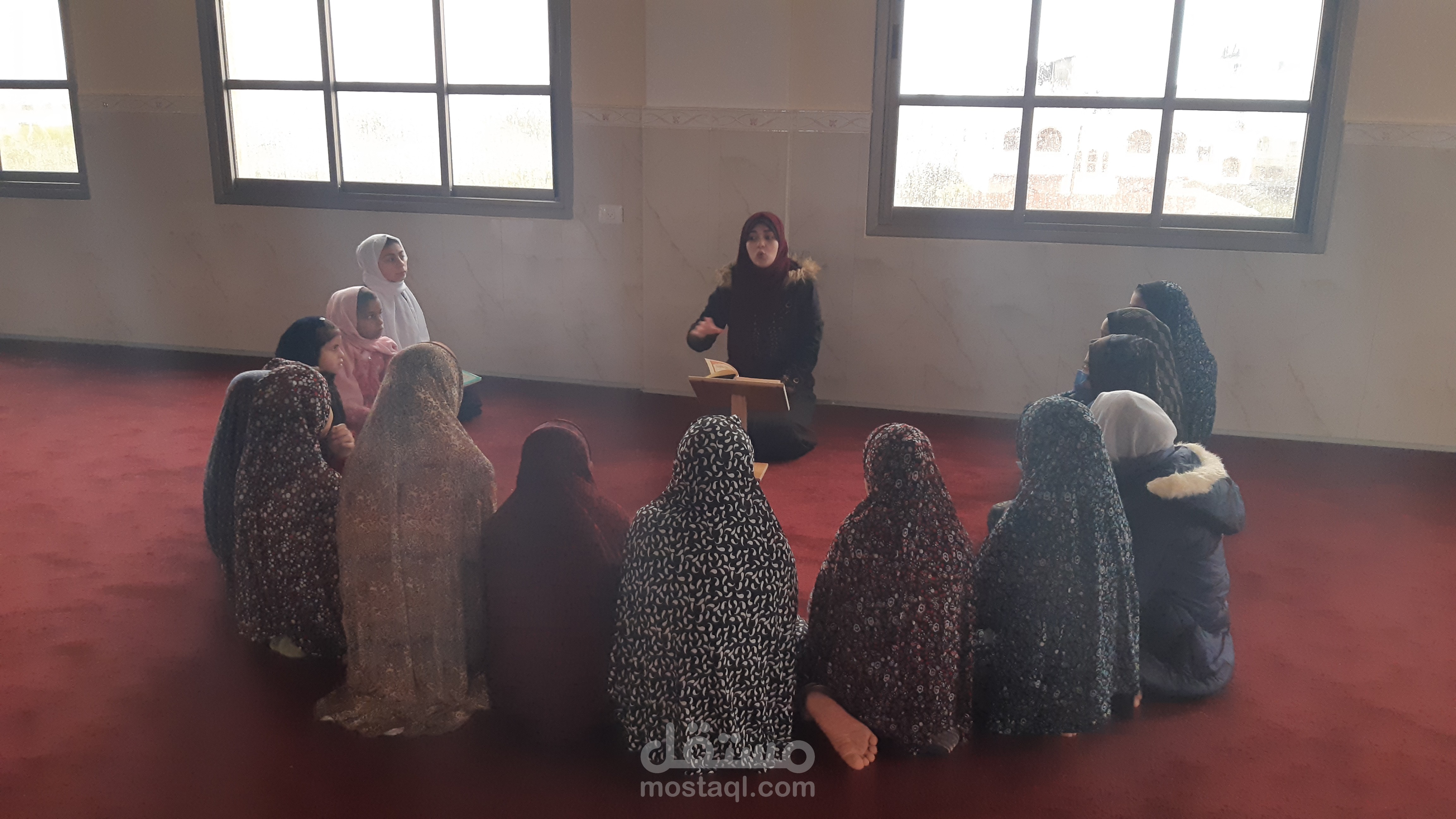 جلسة تلقين سور من القرآن الكريم