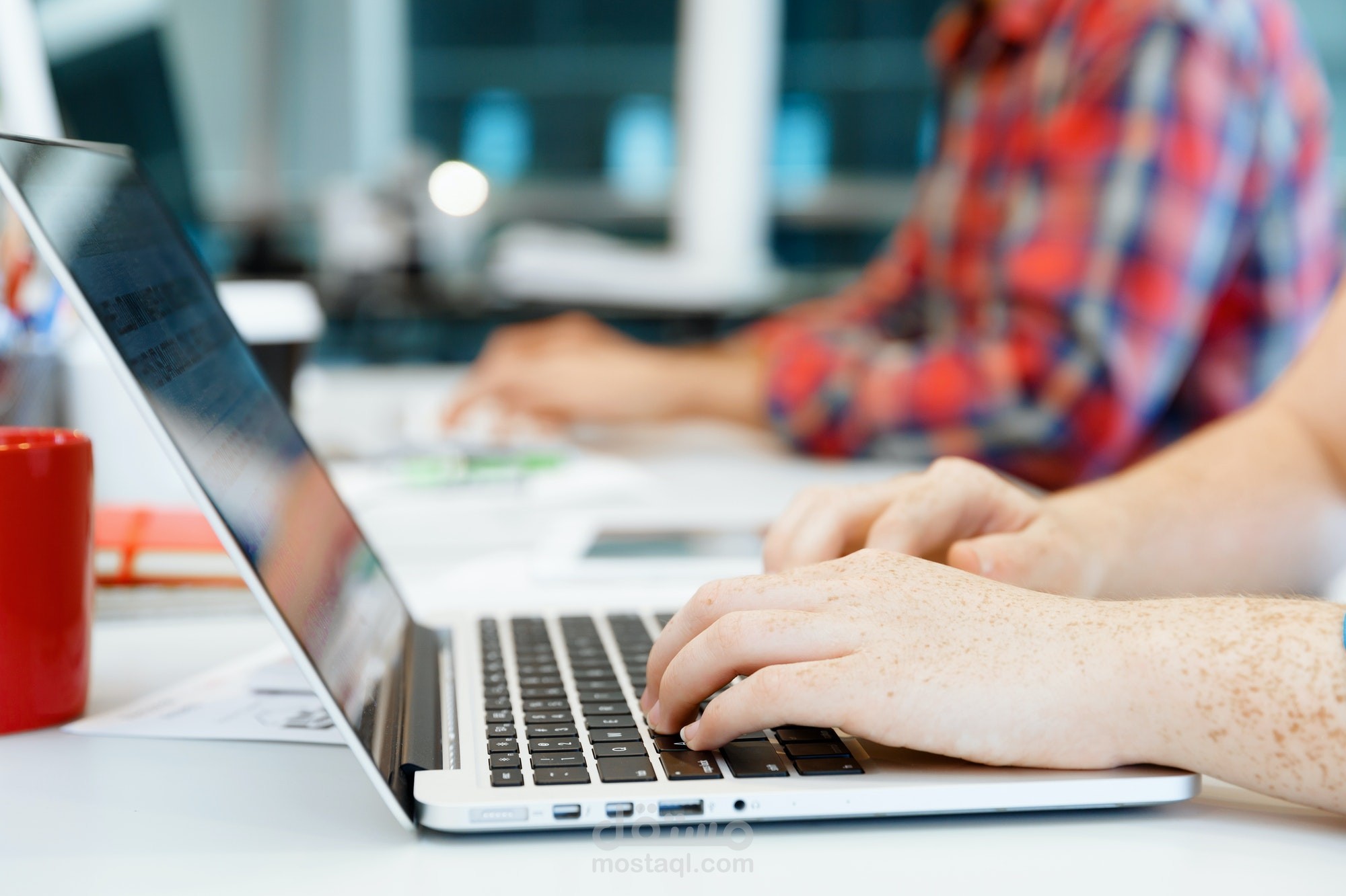 تفريغ  محتوى صوتي أو فيديو في نصوص  و كتابة كتب و مذكرات