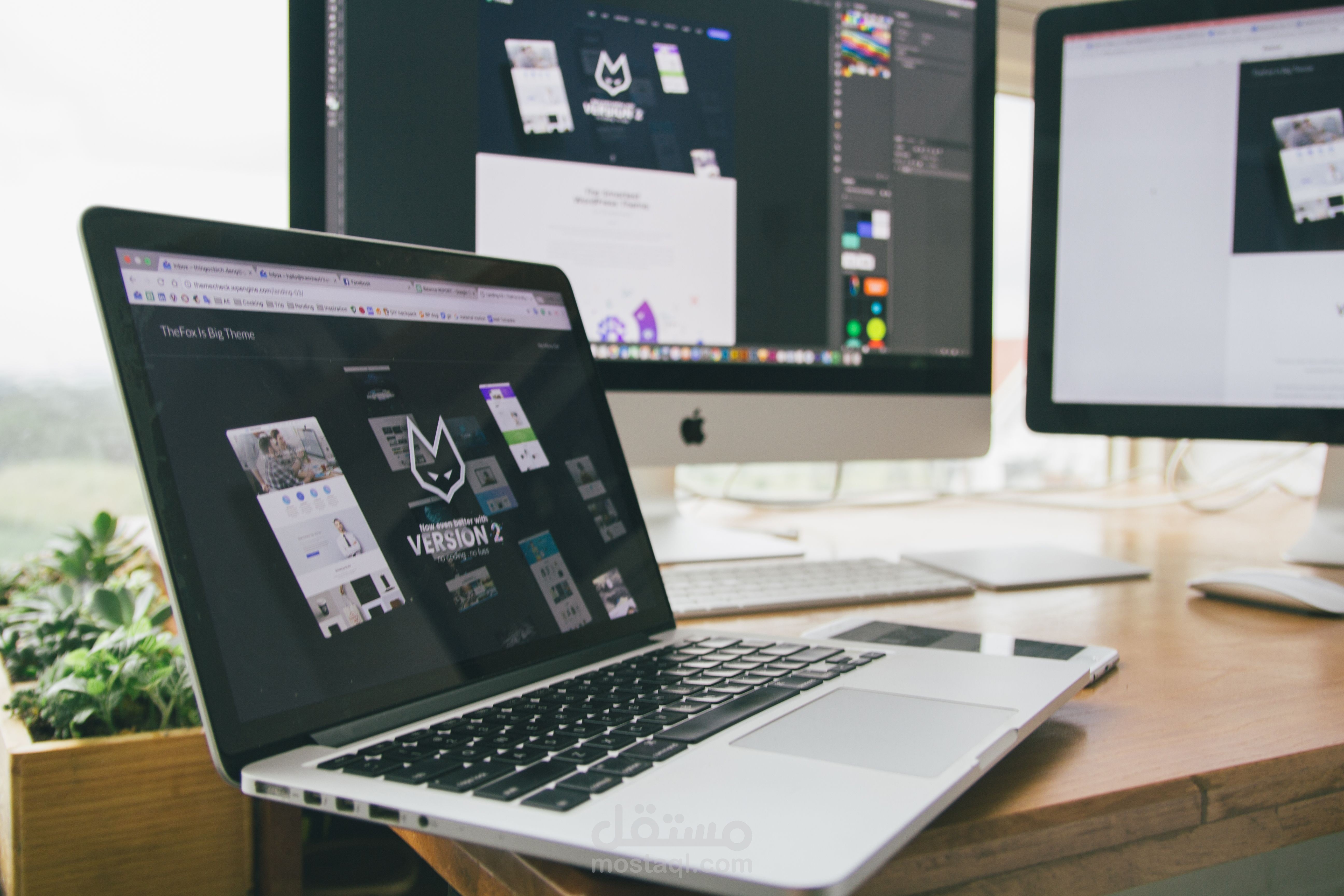Web UI/UX Designer | مصمم واجهات لمواقع الإنترنت