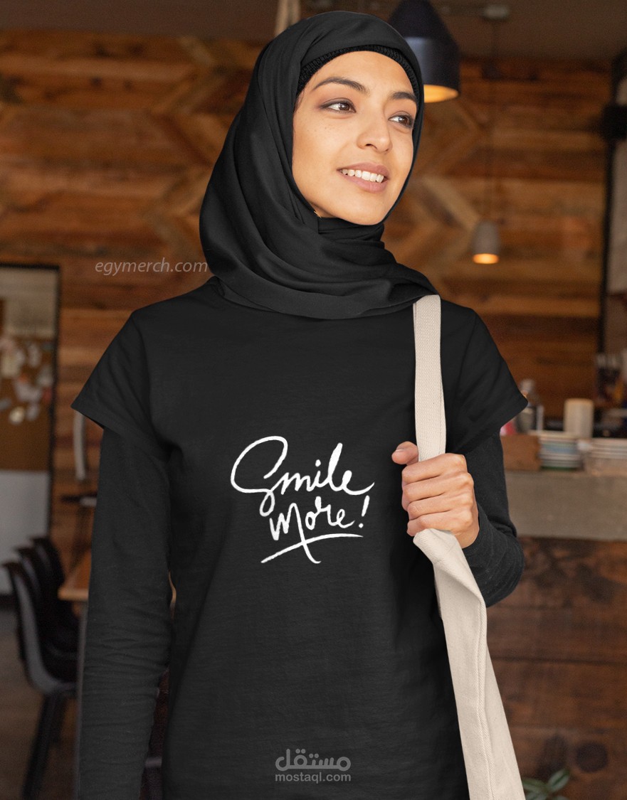 تصميم تيشيرتات للطباعة تحت الطلب
