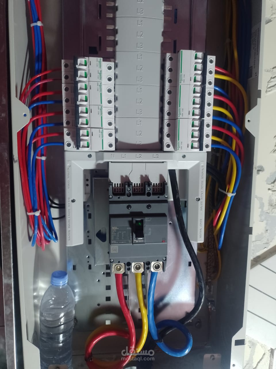 التنفيذ الكامل لأعمال الكهرباء لمجمعات مدارس نظام 880/22 في المملكة العربية السعودية لأكثر من 24 مجمع