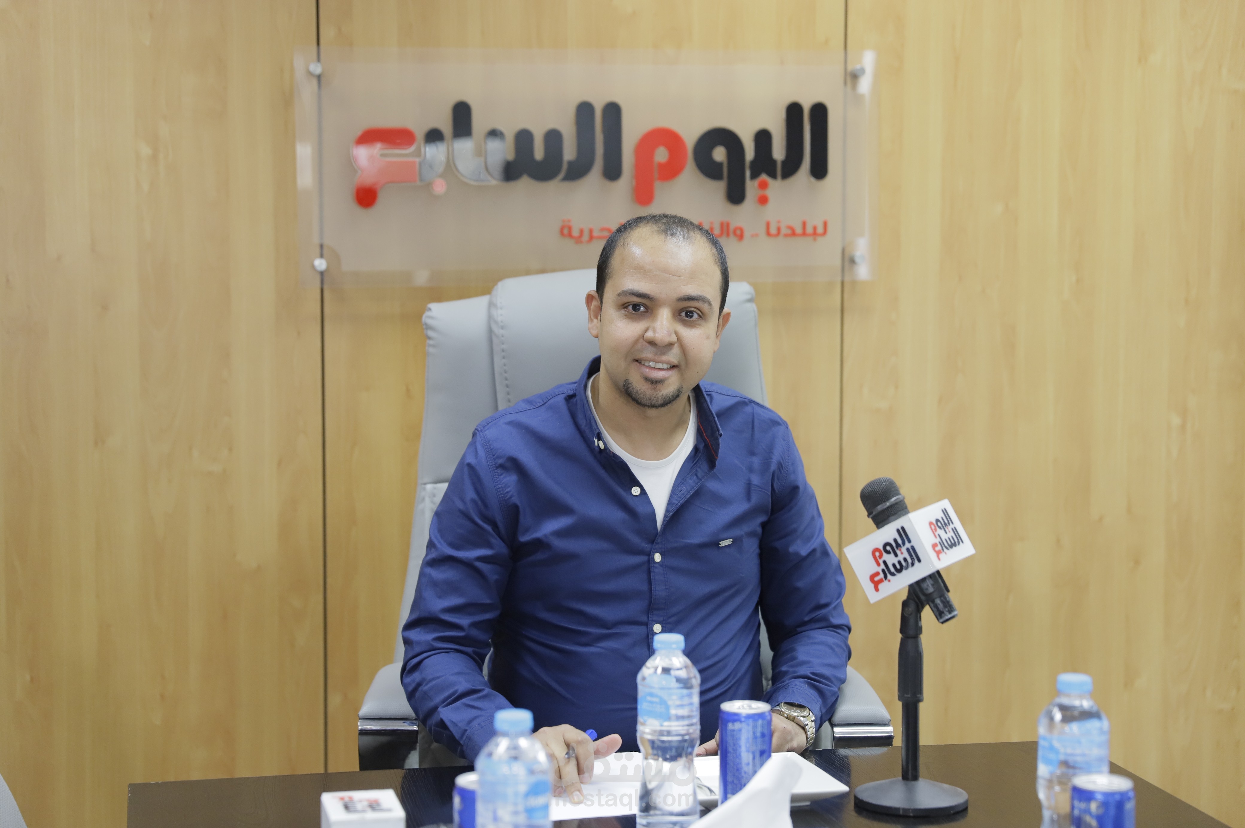 أعمل صحفيا في عدة  صحف ومواقع إخبارية