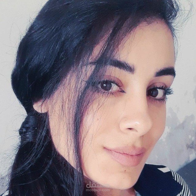 كاتبة