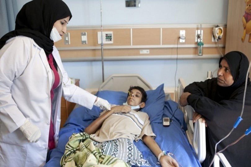 كتابة تقرير سياسي بعنوان المواطن بين هجرة الأطباء وتدني المعايير الأخلاقية والإنسانية للمهنة