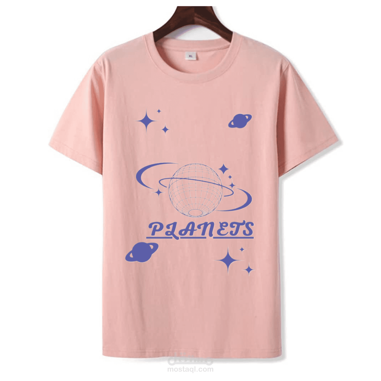 مصمم تيشرتات بطبعات مختلفة