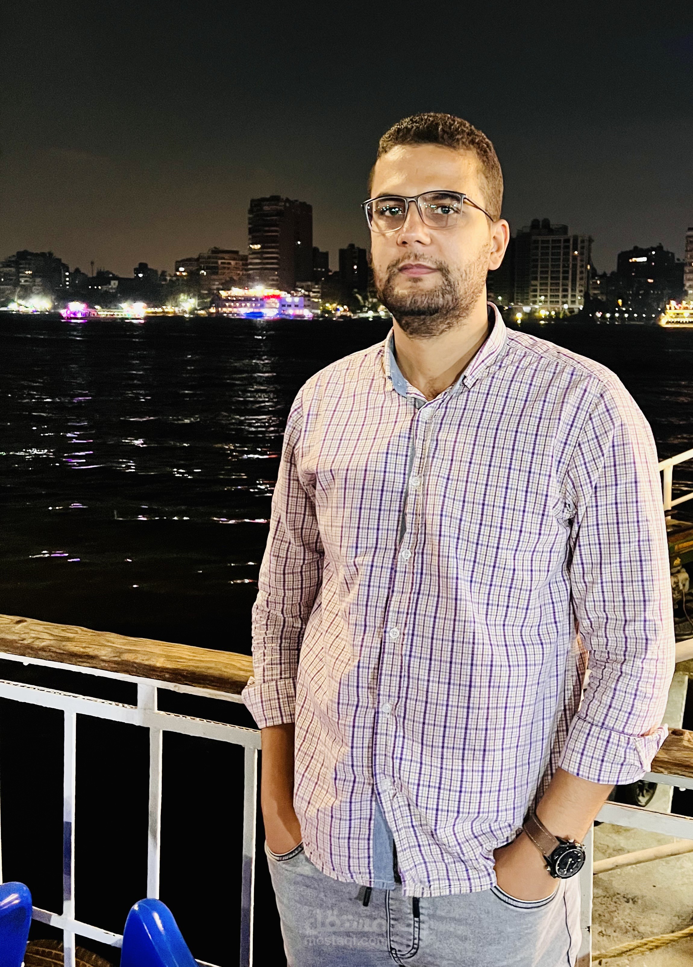 تقوم بكتابه جزء من اسم الصنف الذى تريد معرفه سعره ثم تقوم باختياره يظهر للك سعر الصنف بجميع القوائم